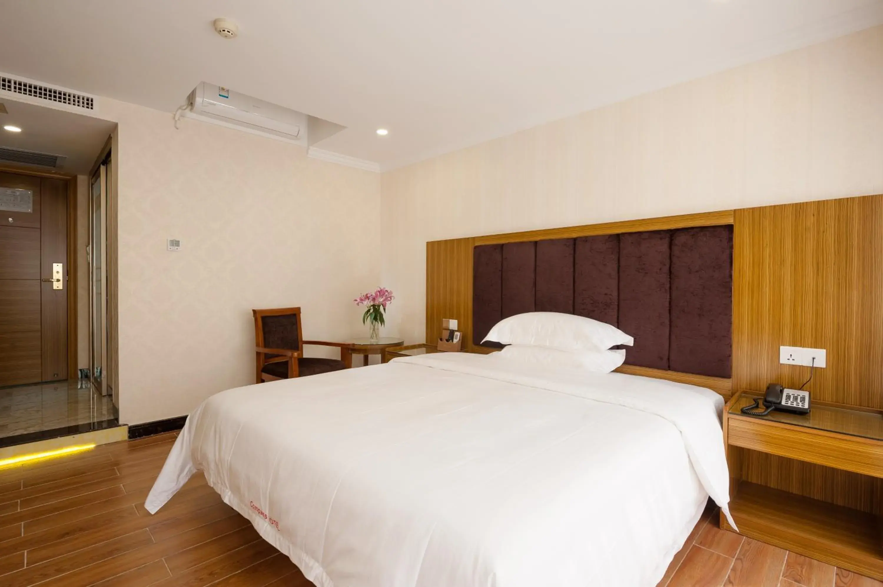 Decorative detail, Bed in Guangzhou Compass Hotel Decorative detail, Bed in Guangzhou Compass Hotel