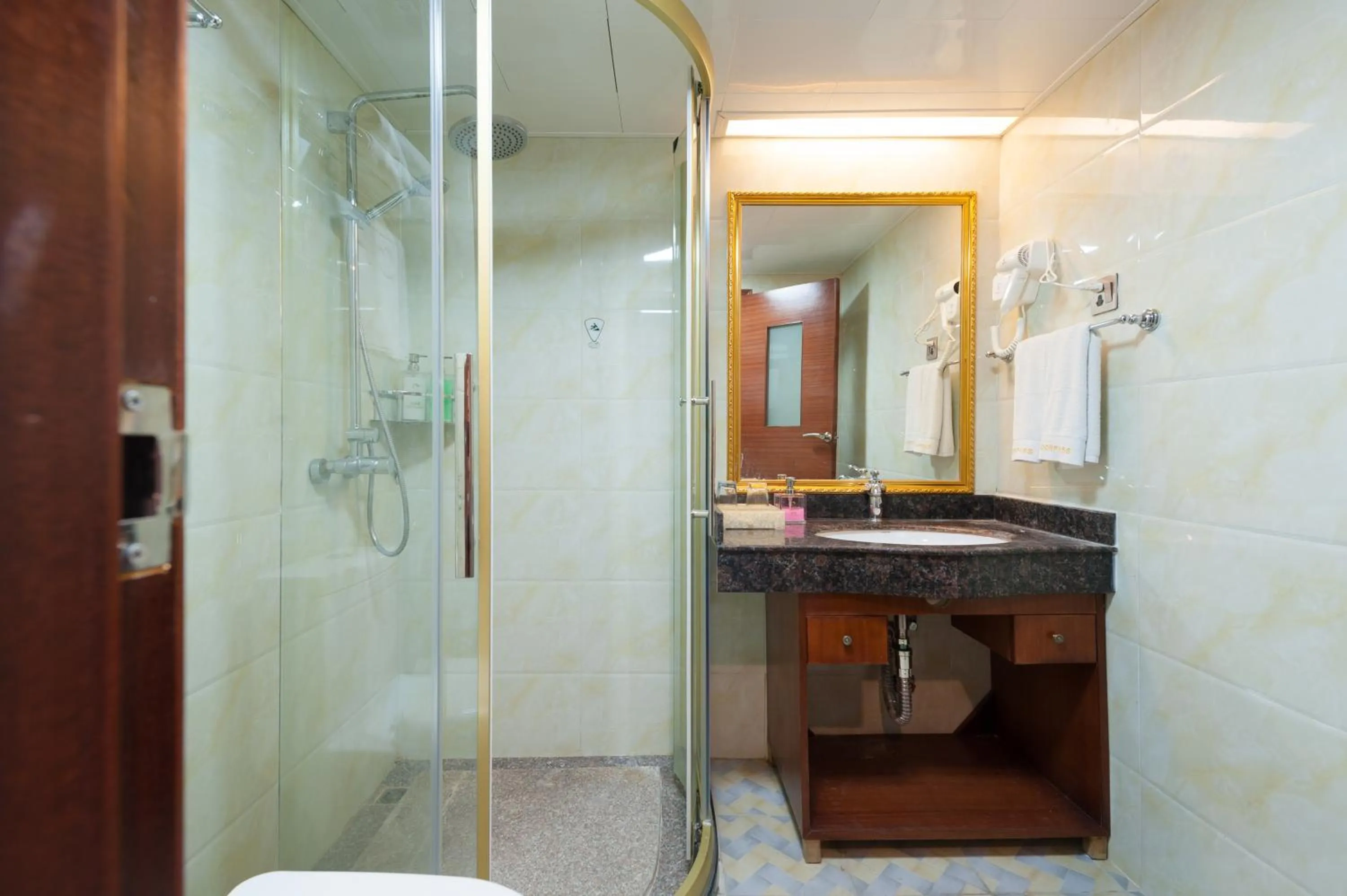 Bathroom in Guangzhou Compass Hotel