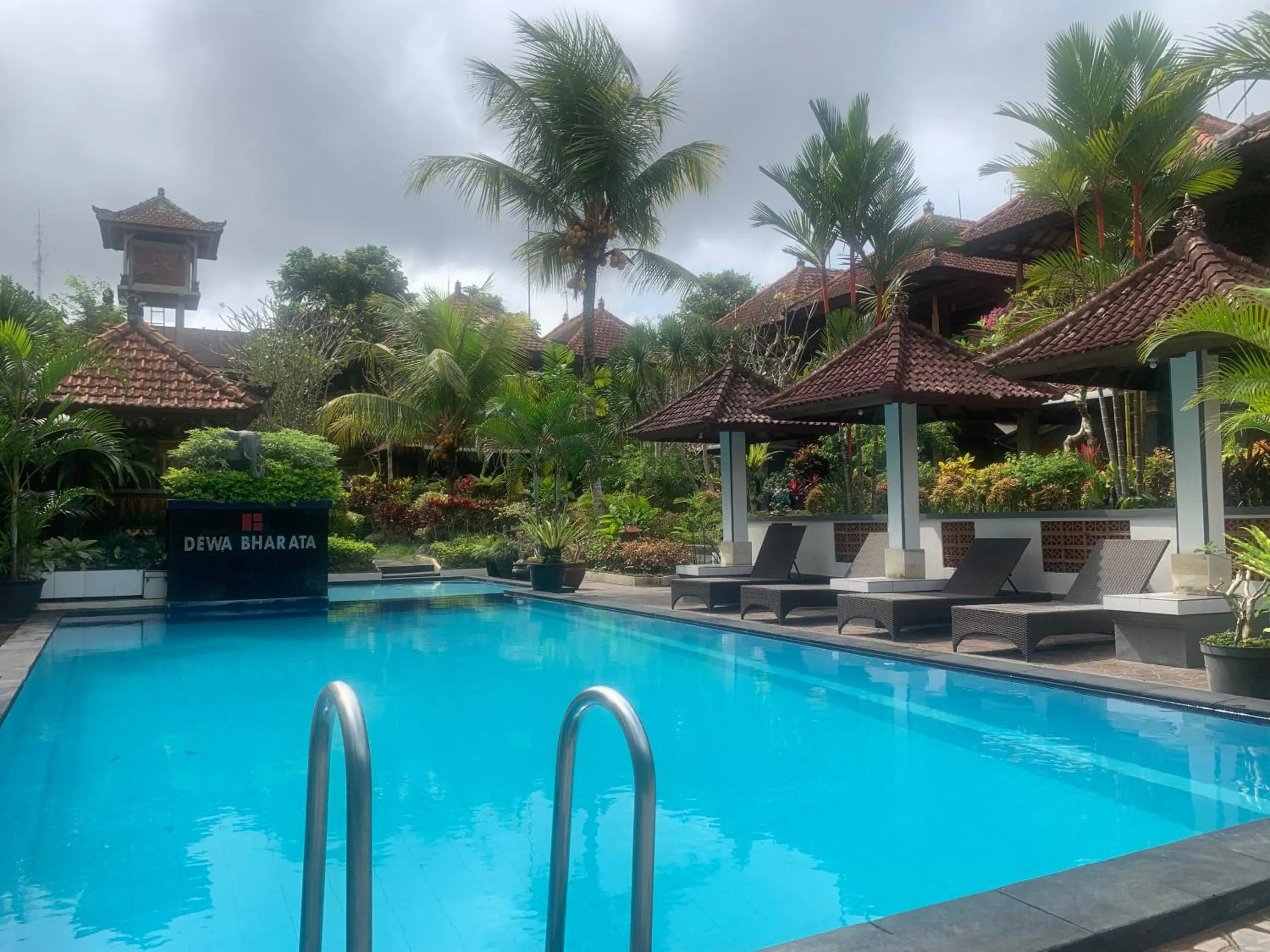 Swimming pool in Dewa Bharata Bungalows Ubud