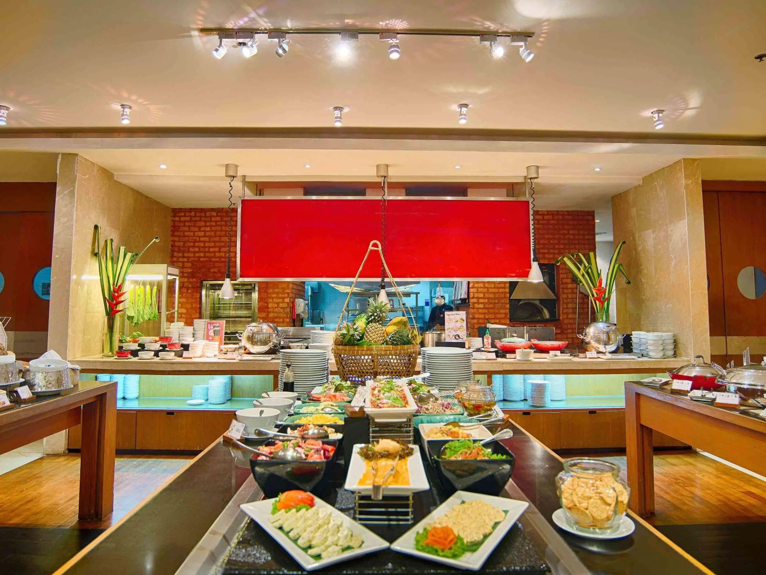 Restaurant/places to eat in Holiday Inn Resort Phuket Surin Beach, an IHG Hotel