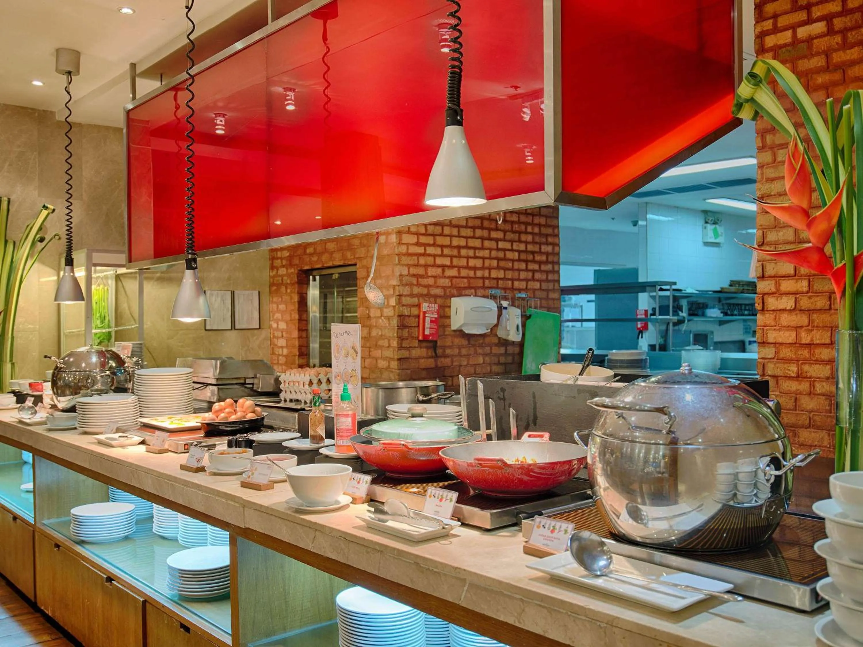 Restaurant/places to eat in Holiday Inn Resort Phuket Surin Beach, an IHG Hotel