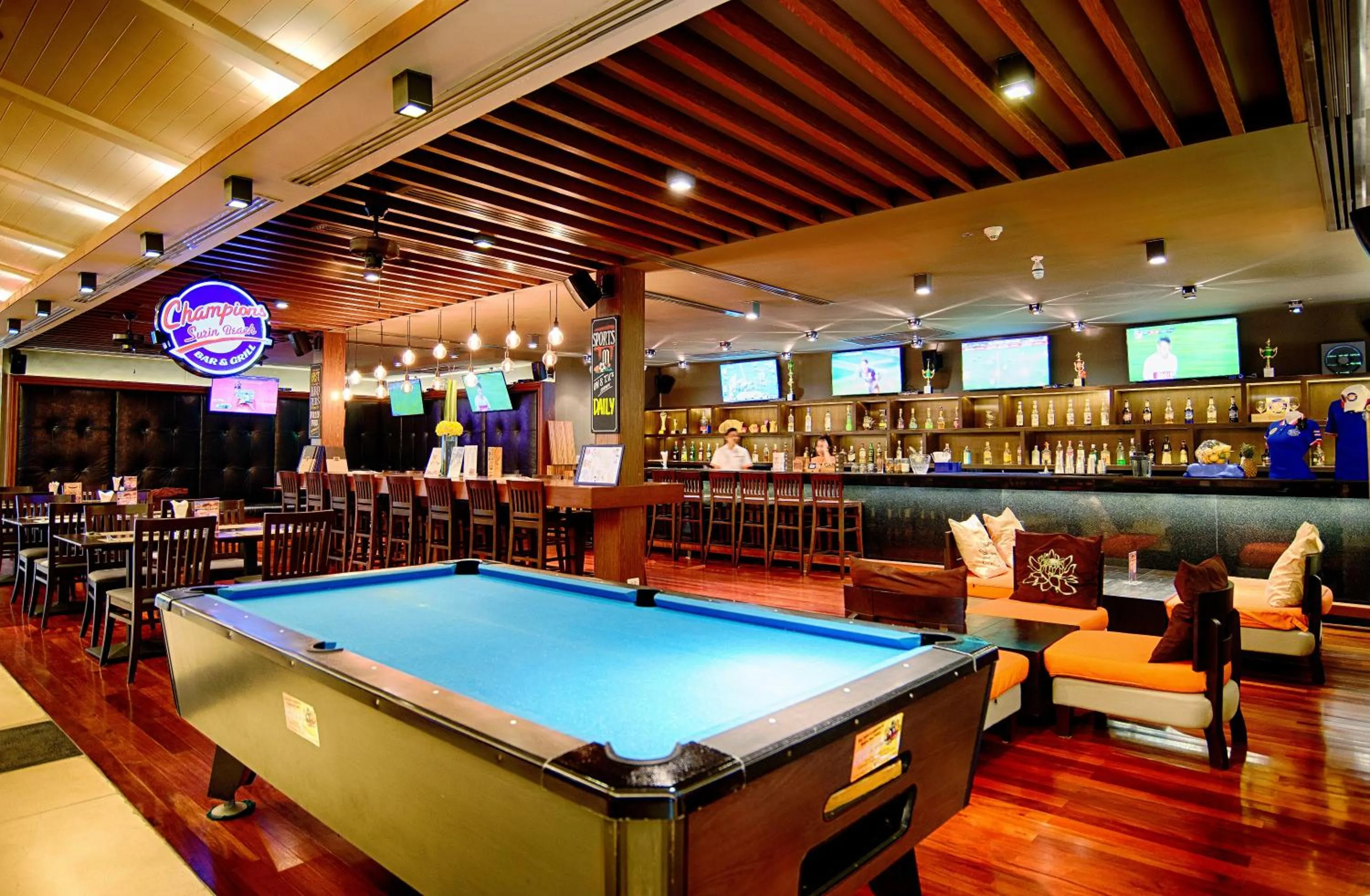 Lounge or bar in Holiday Inn Resort Phuket Surin Beach, an IHG Hotel