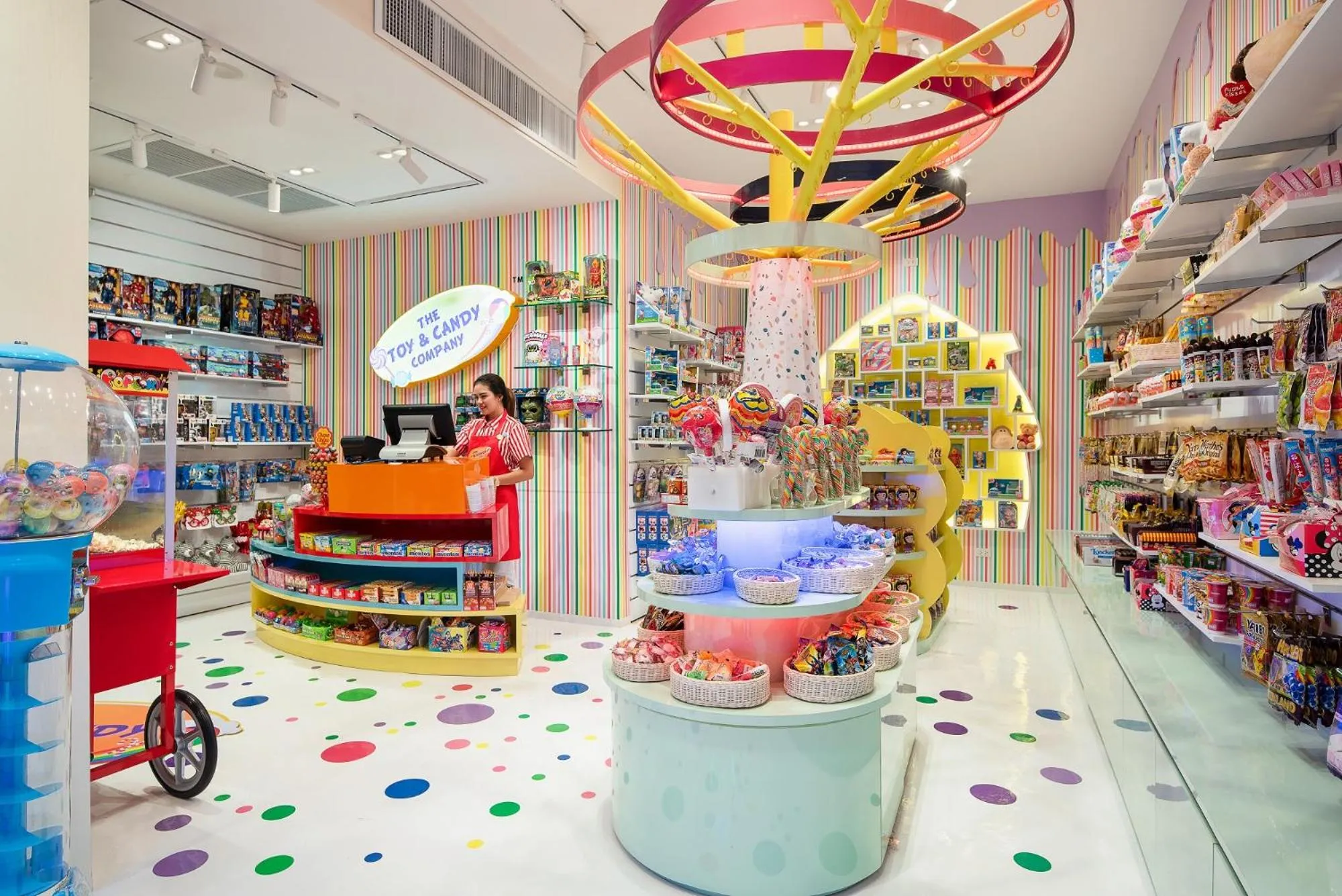 On-site shops in Holiday Inn Resort Phuket Surin Beach, an IHG Hotel