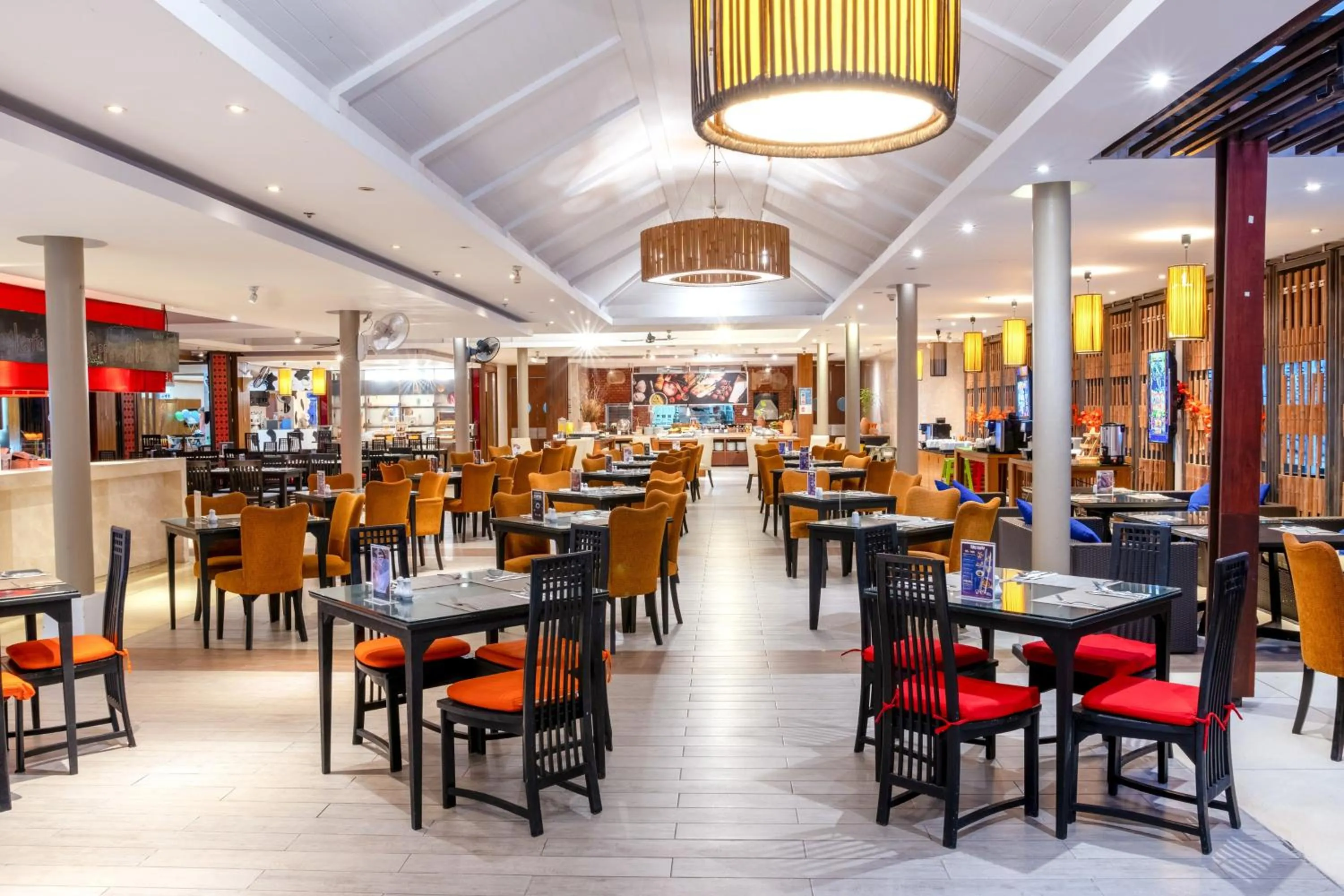 Restaurant/places to eat in Holiday Inn Resort Phuket Surin Beach, an IHG Hotel