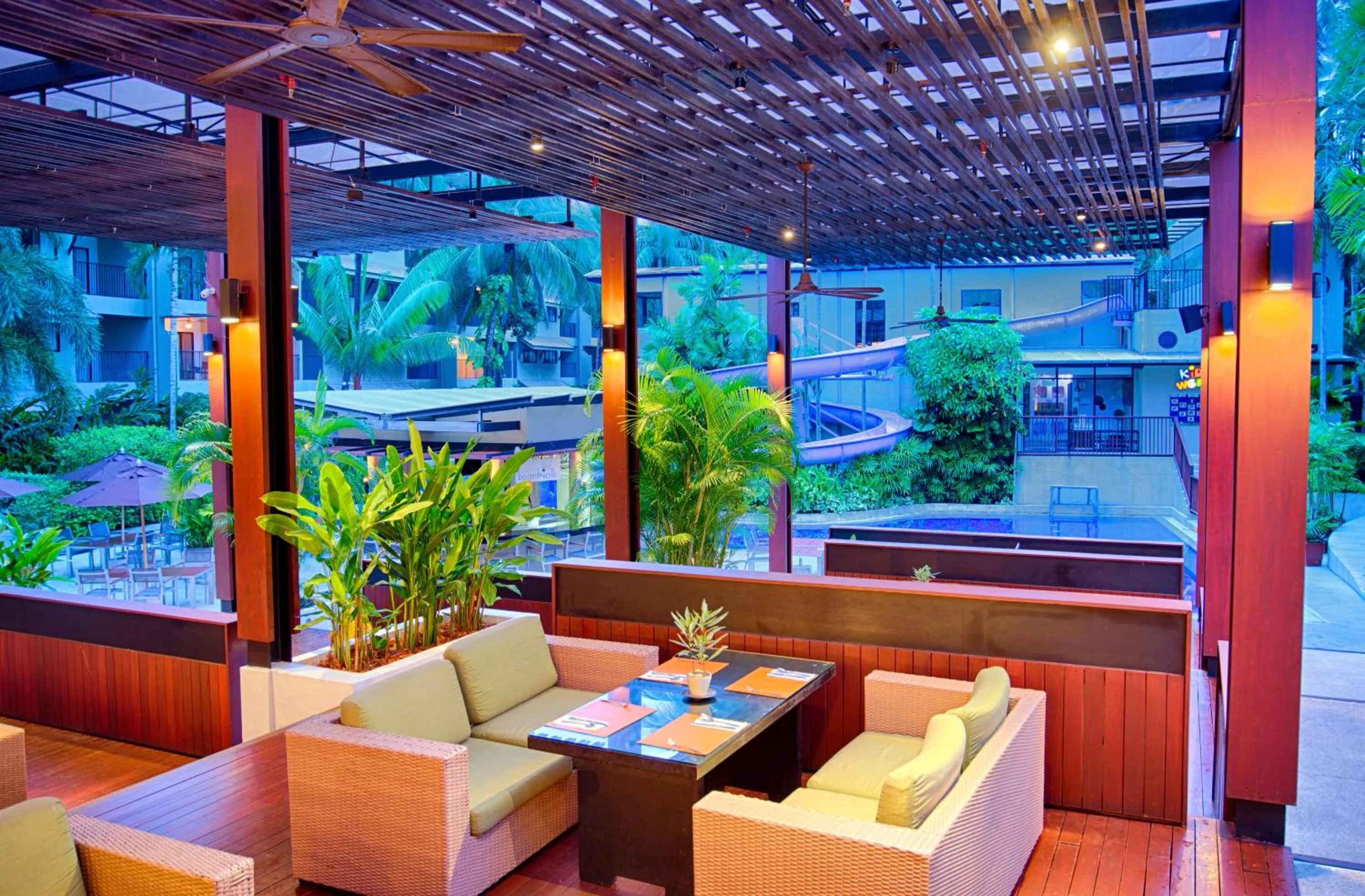 Restaurant/places to eat in Holiday Inn Resort Phuket Surin Beach, an IHG Hotel