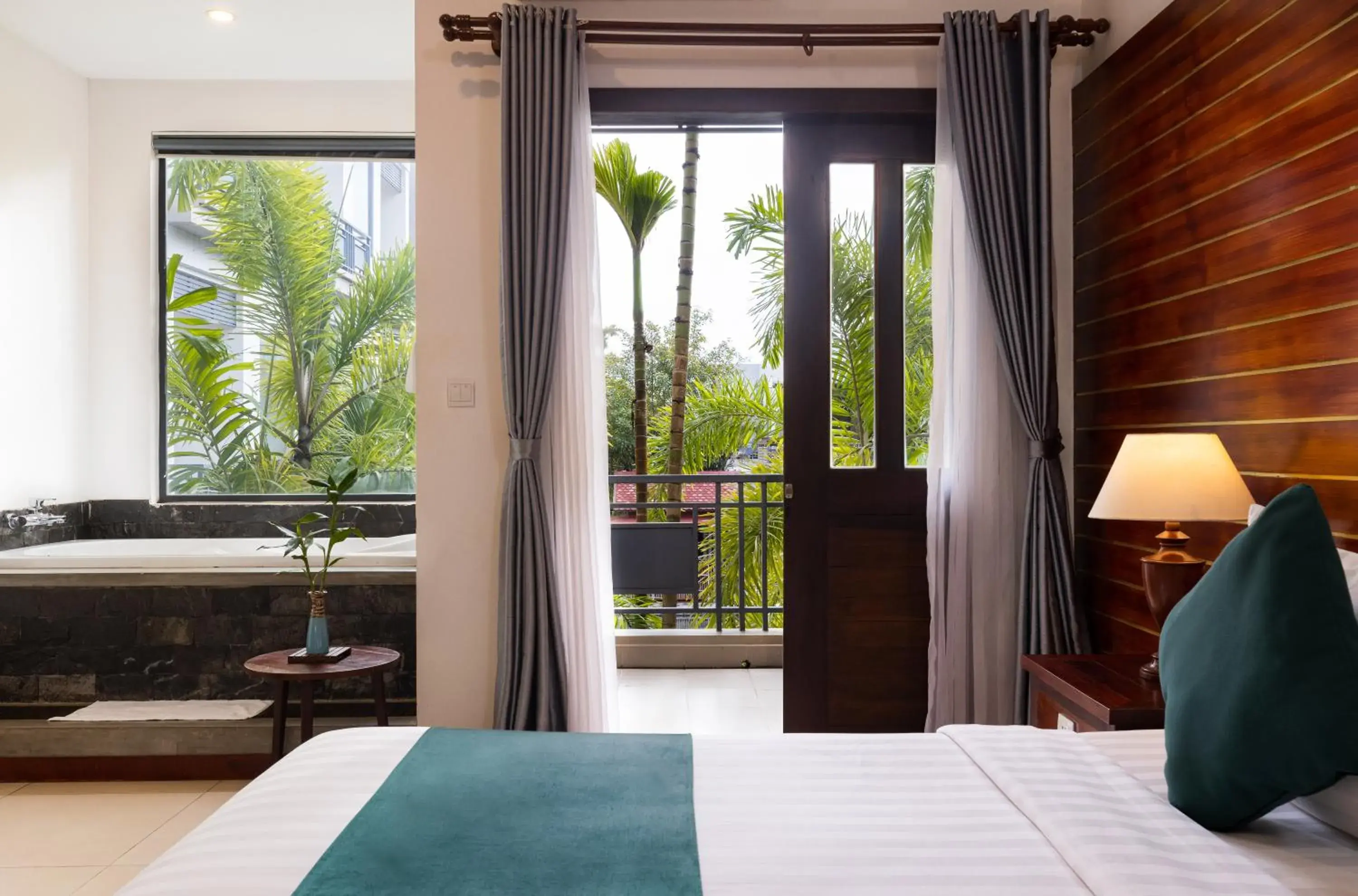 Bedroom, Bed in Green Amazon Residence Bedroom, Bed in Green Amazon Residence