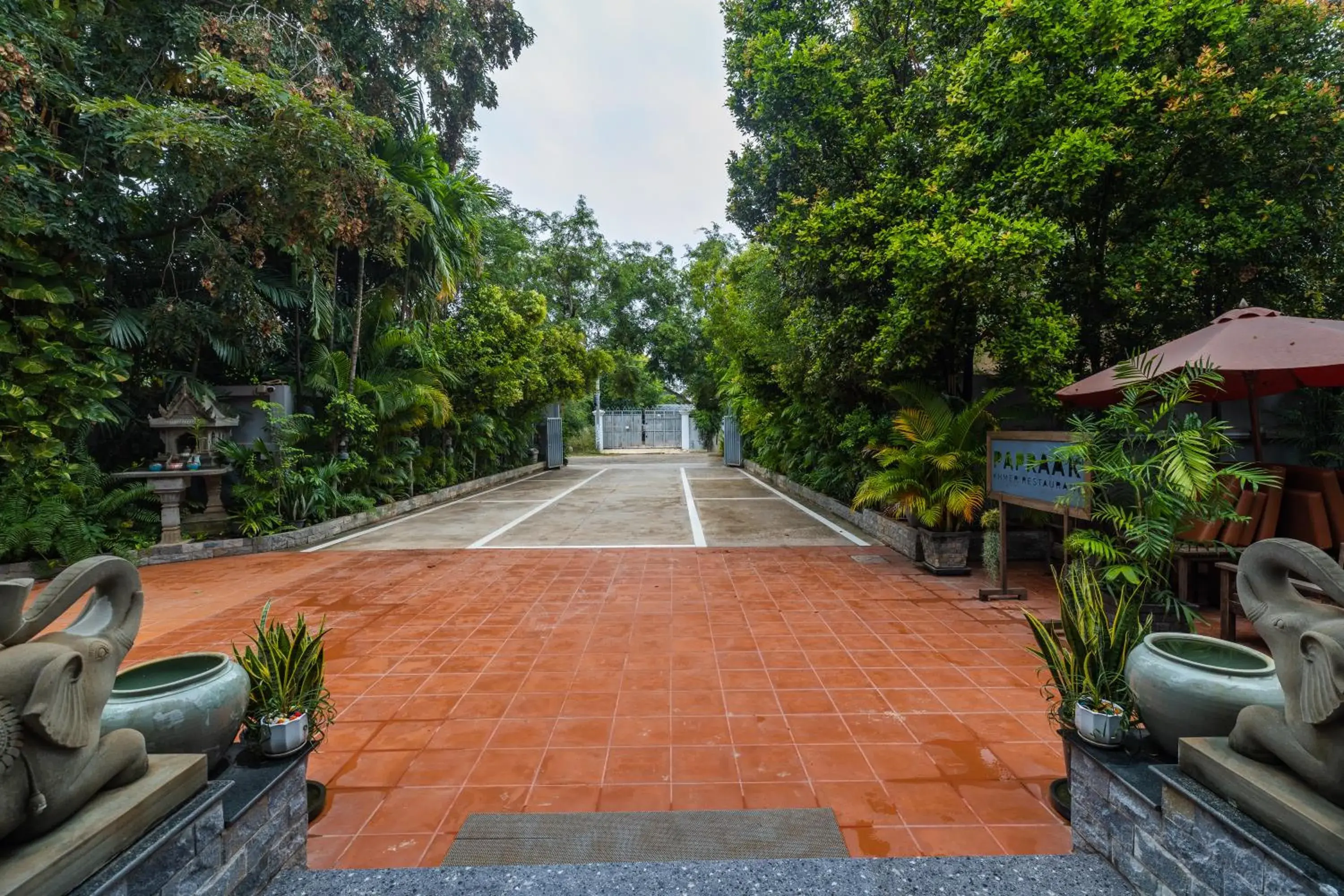 Facade/entrance in Green Amazon Residence Facade/entrance in Green Amazon Residence
