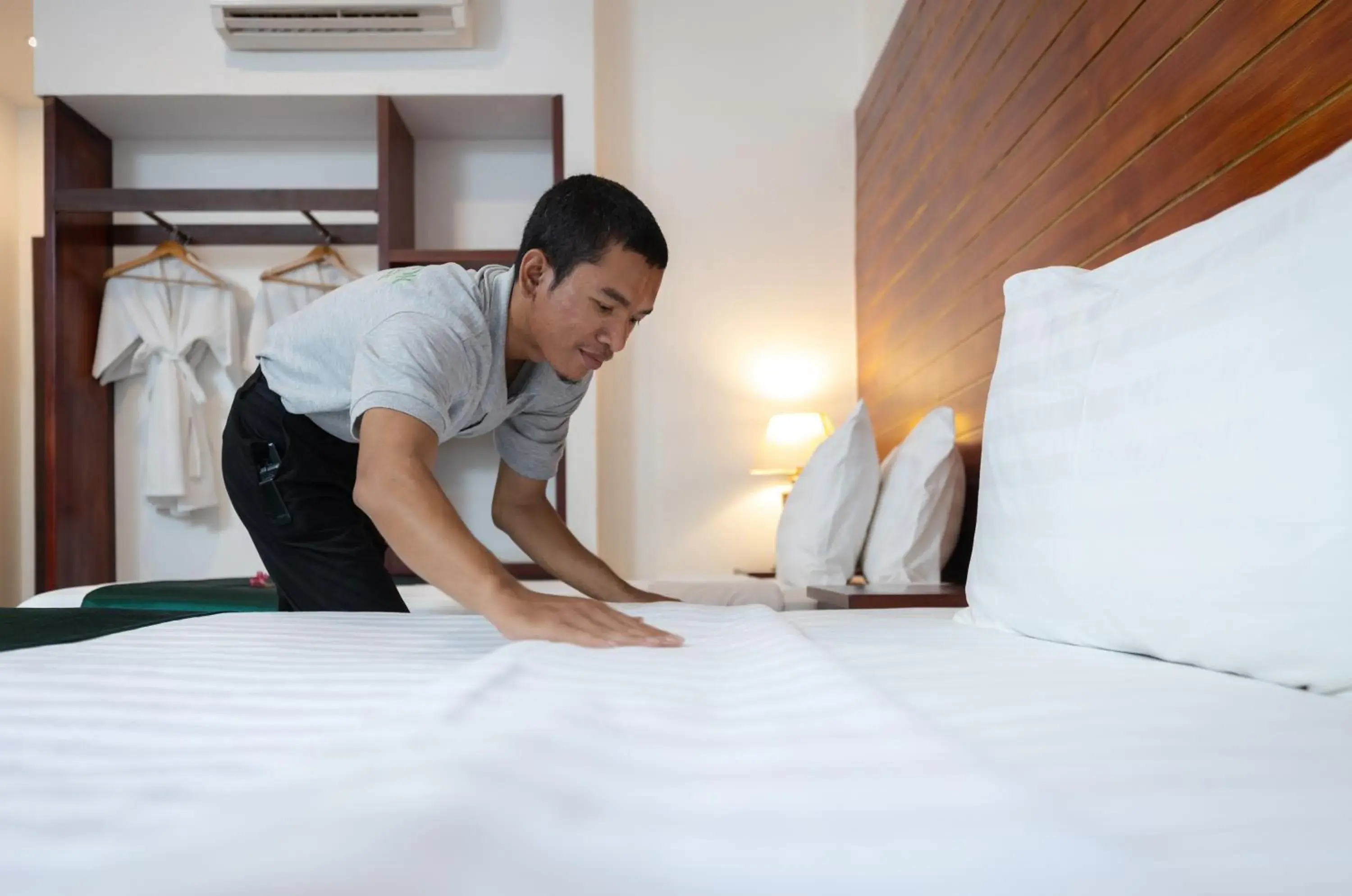 Staff, Bed in Green Amazon Residence Staff, Bed in Green Amazon Residence