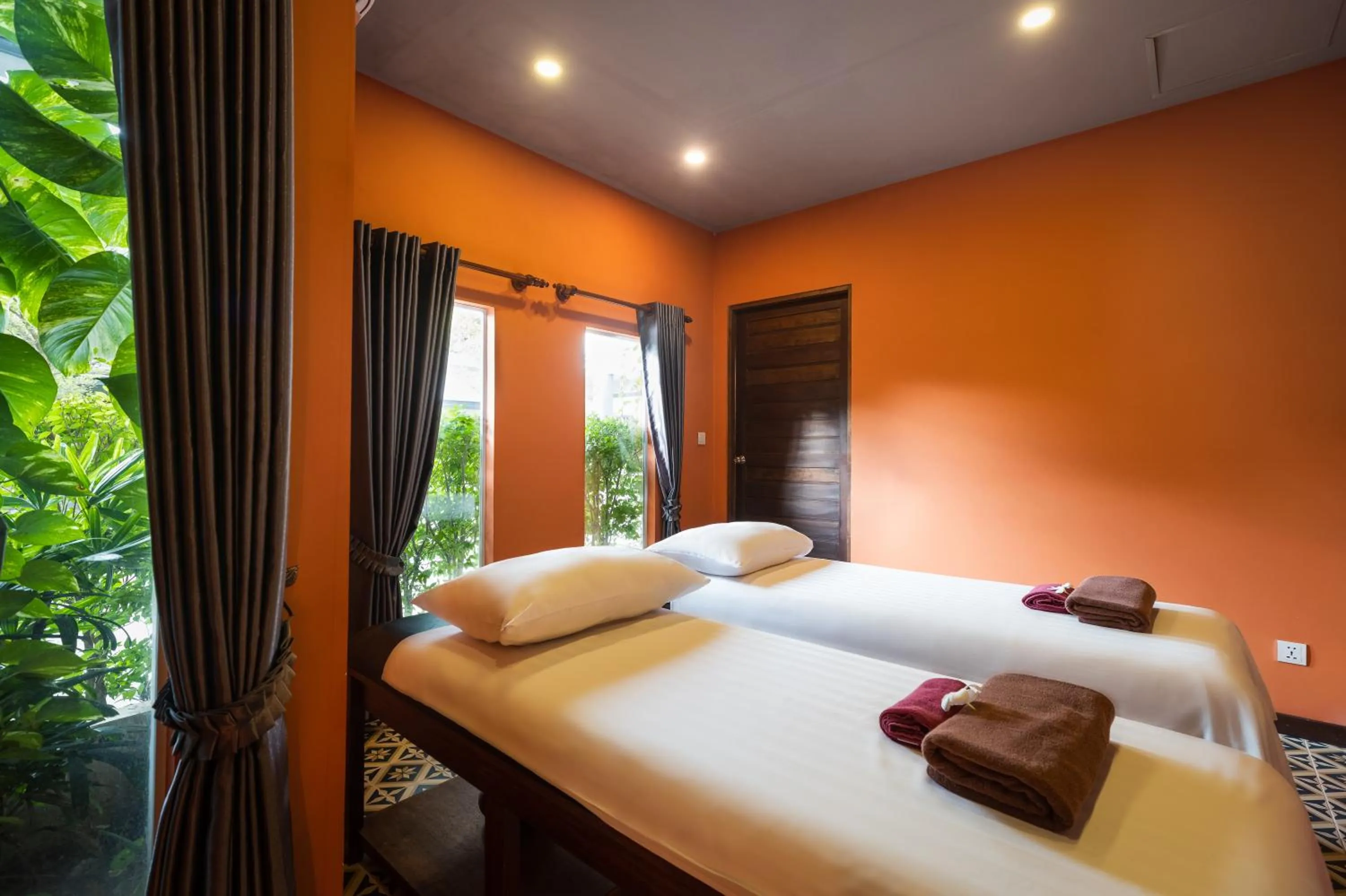 Massage, Bed in Green Amazon Residence