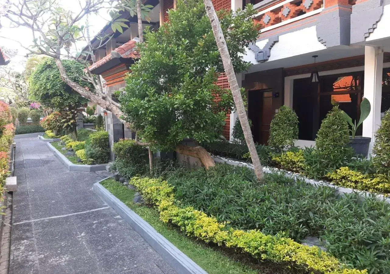 Garden in Dewa Bharata Bungalows Legian