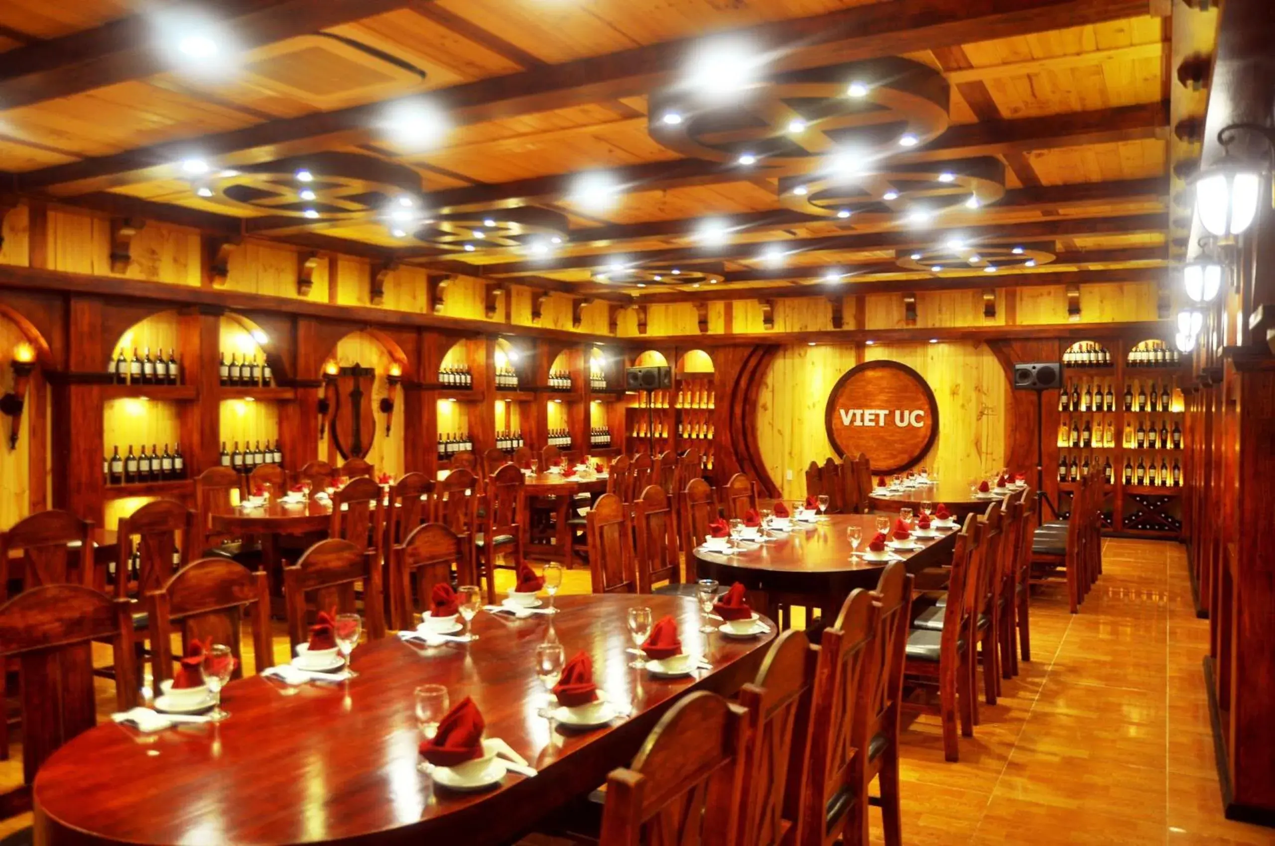 Restaurant/places to eat in Viet Uc Hotel Restaurant/places to eat in Viet Uc Hotel