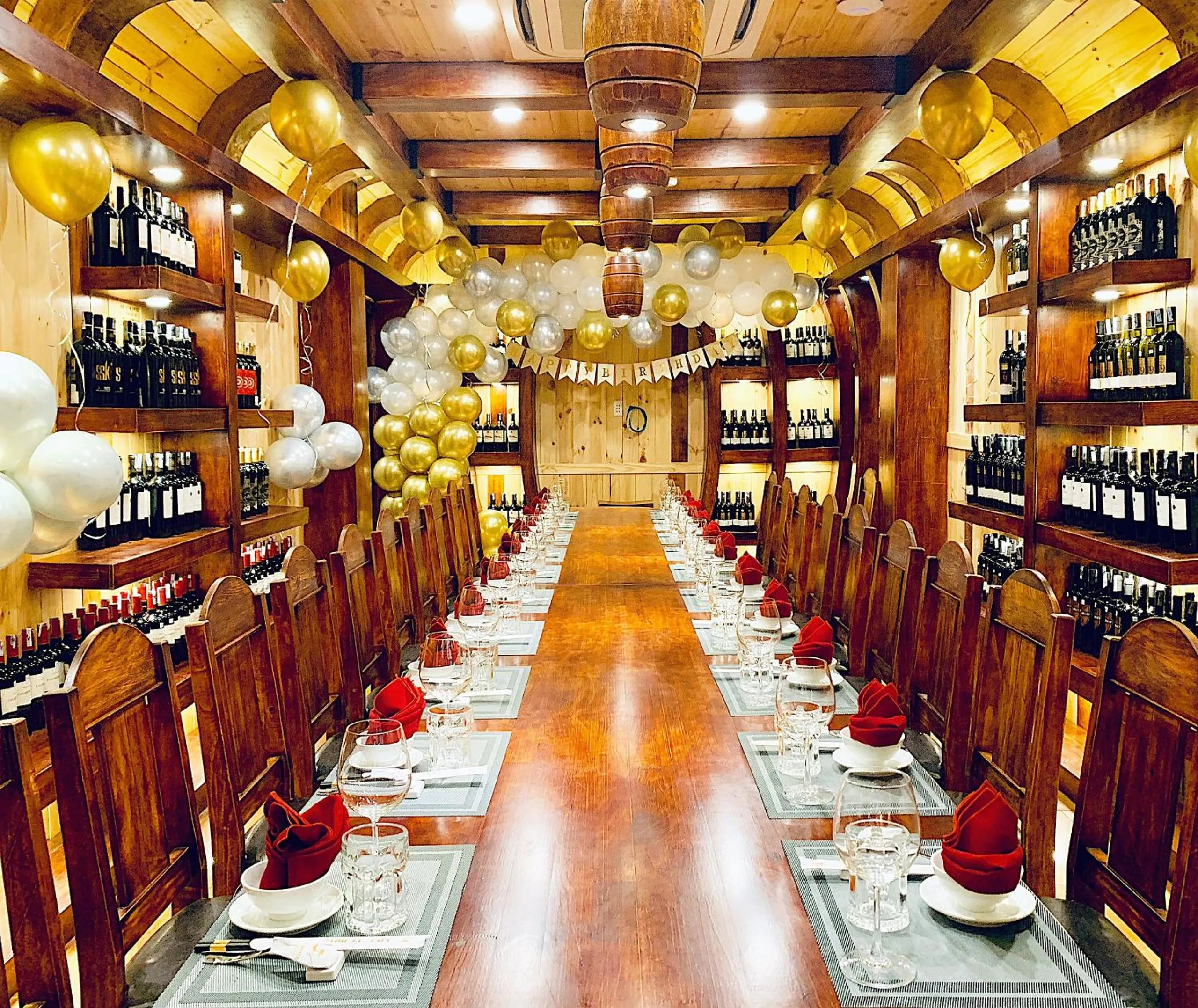 Restaurant/places to eat in Viet Uc Hotel