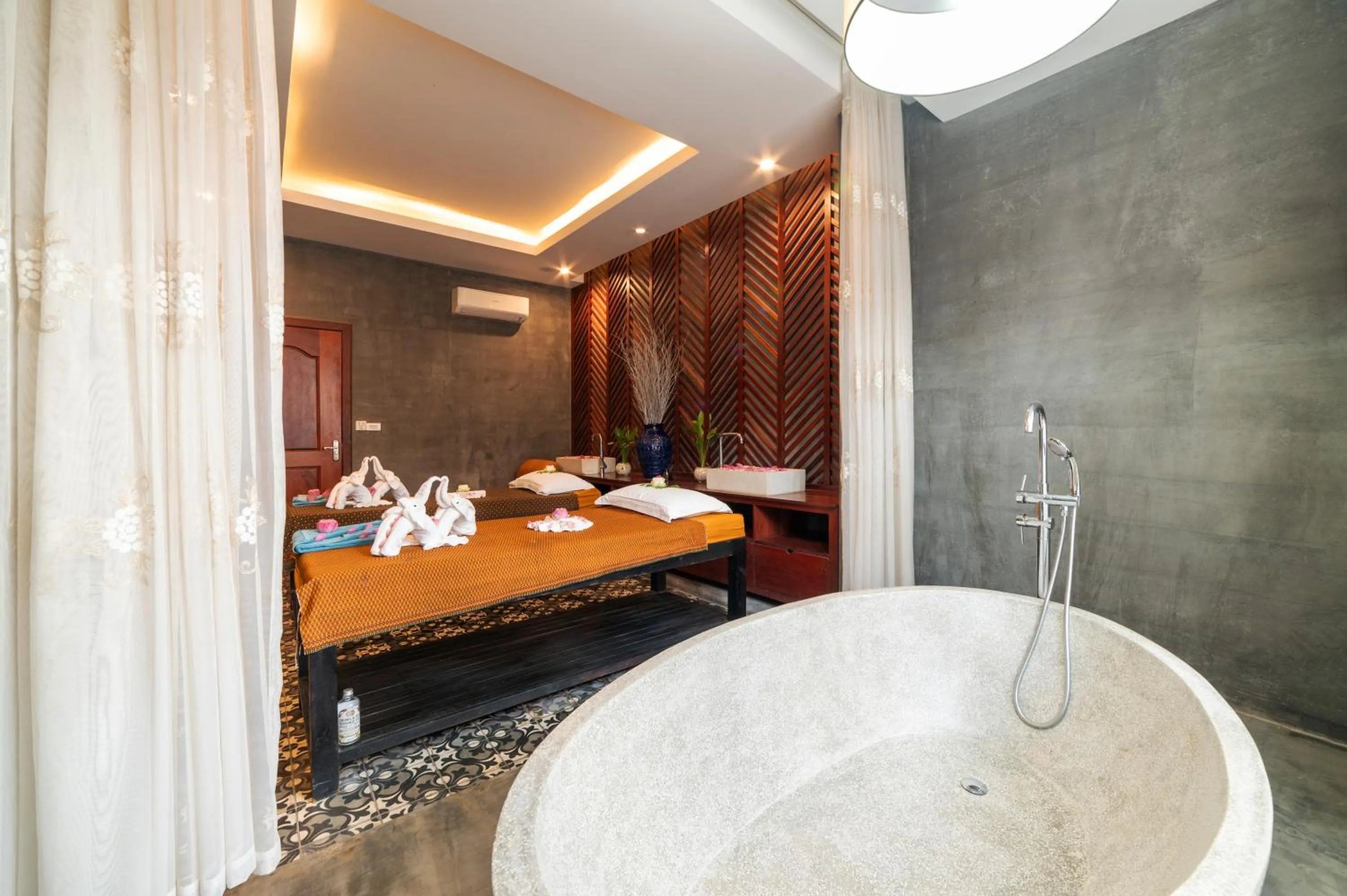 Massage in Bayon Modern Residence