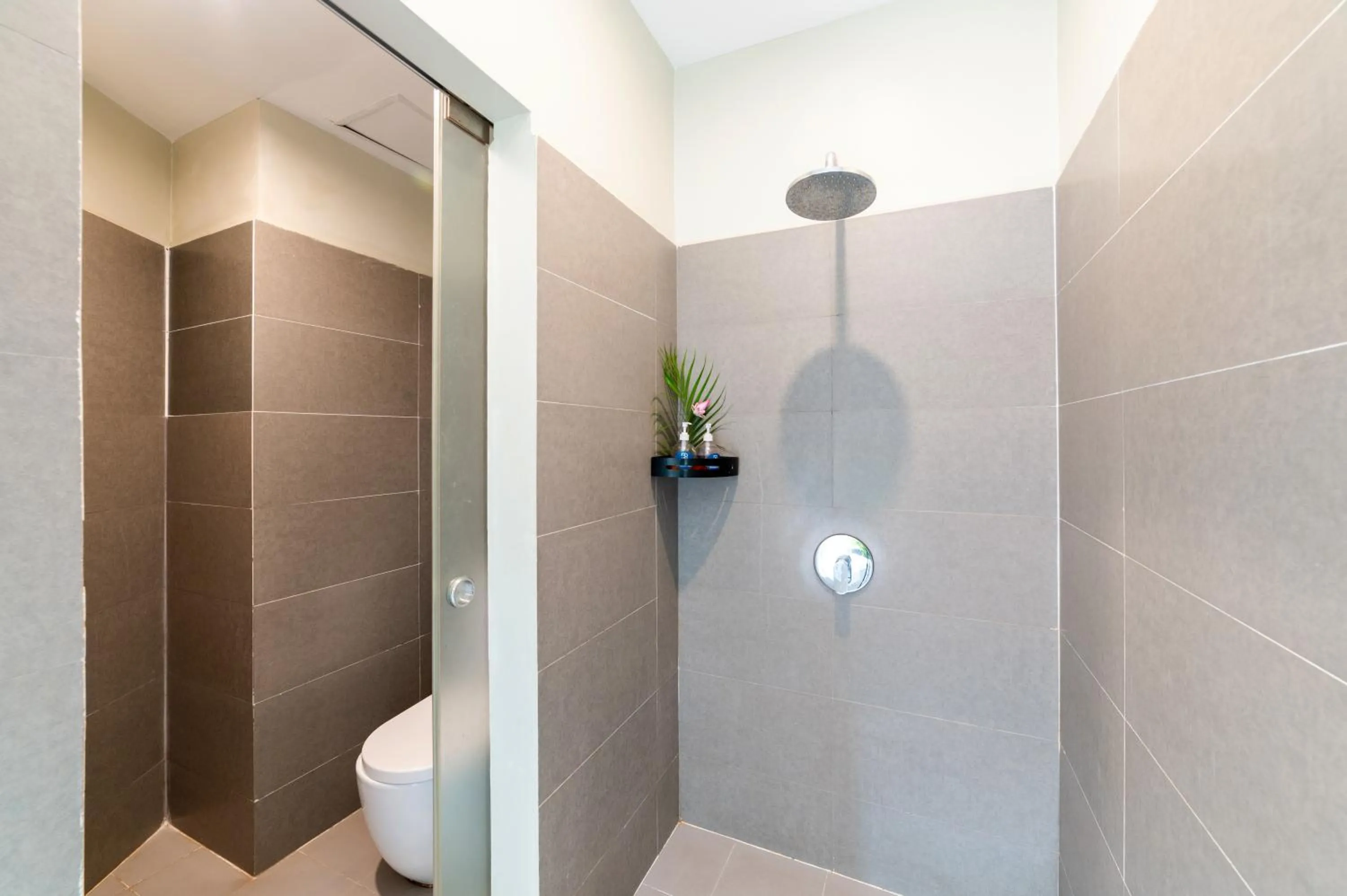 Shower in Bayon Modern Residence