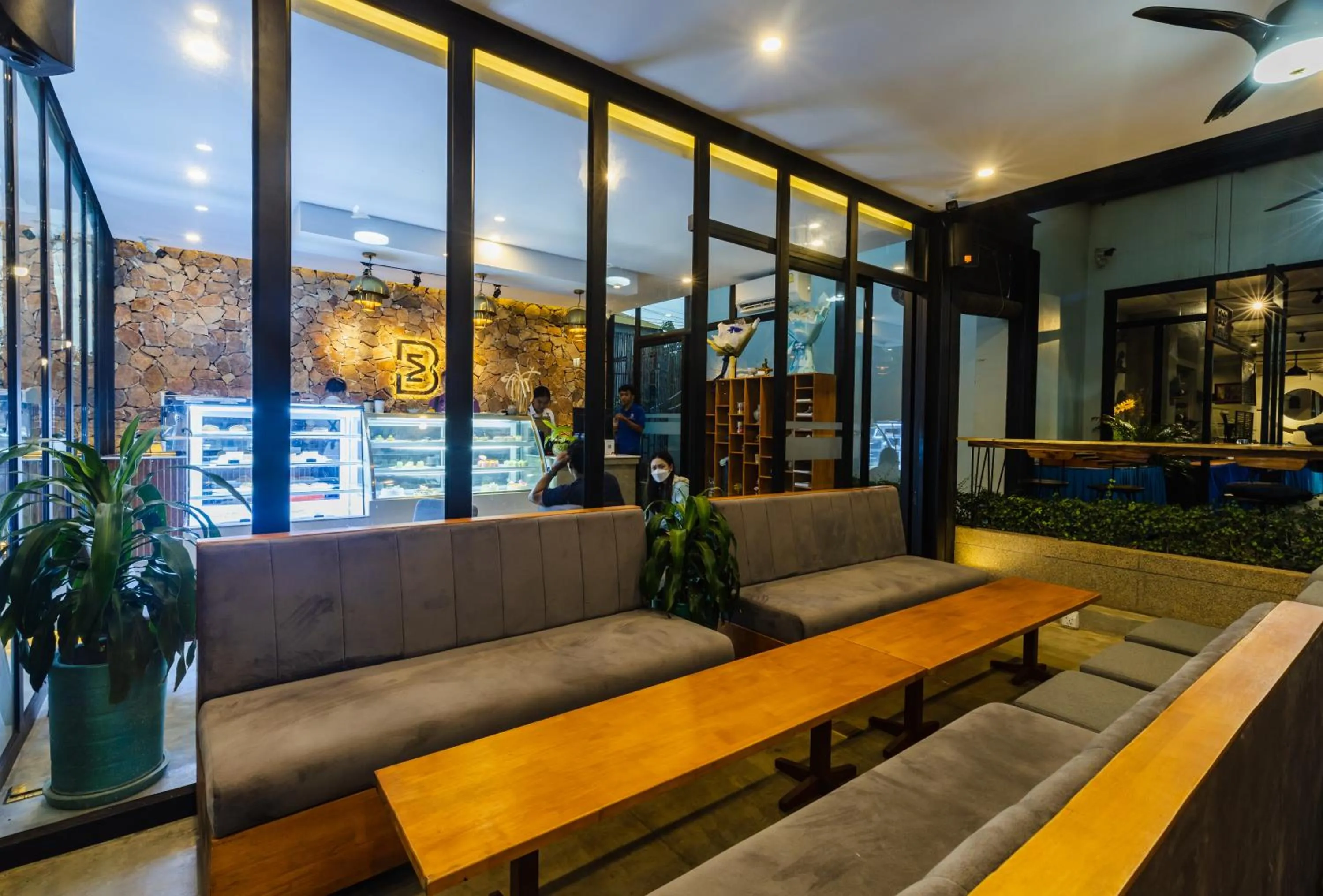 Restaurant/places to eat in Bayon Modern Residence