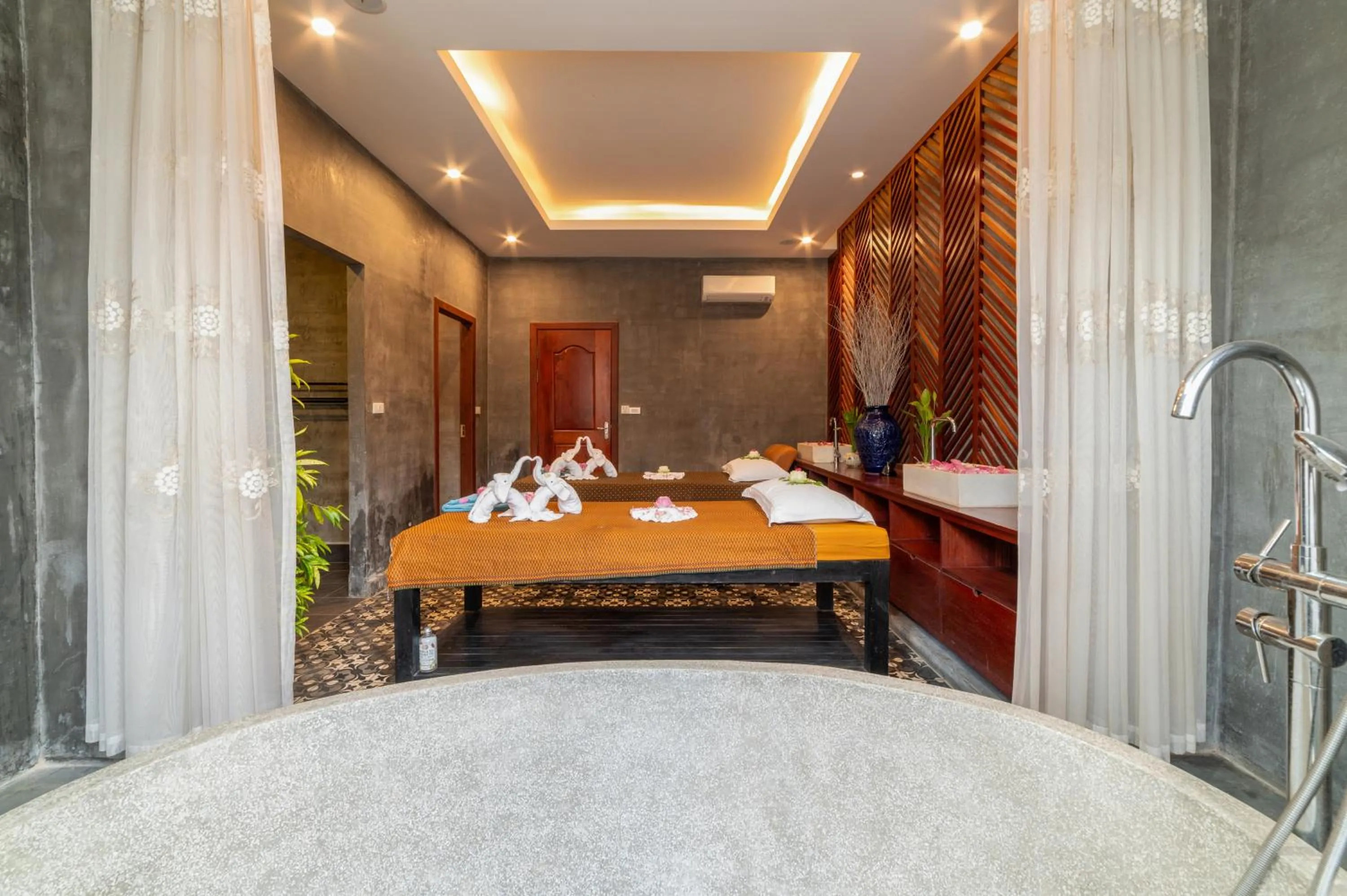 Massage in Bayon Modern Residence