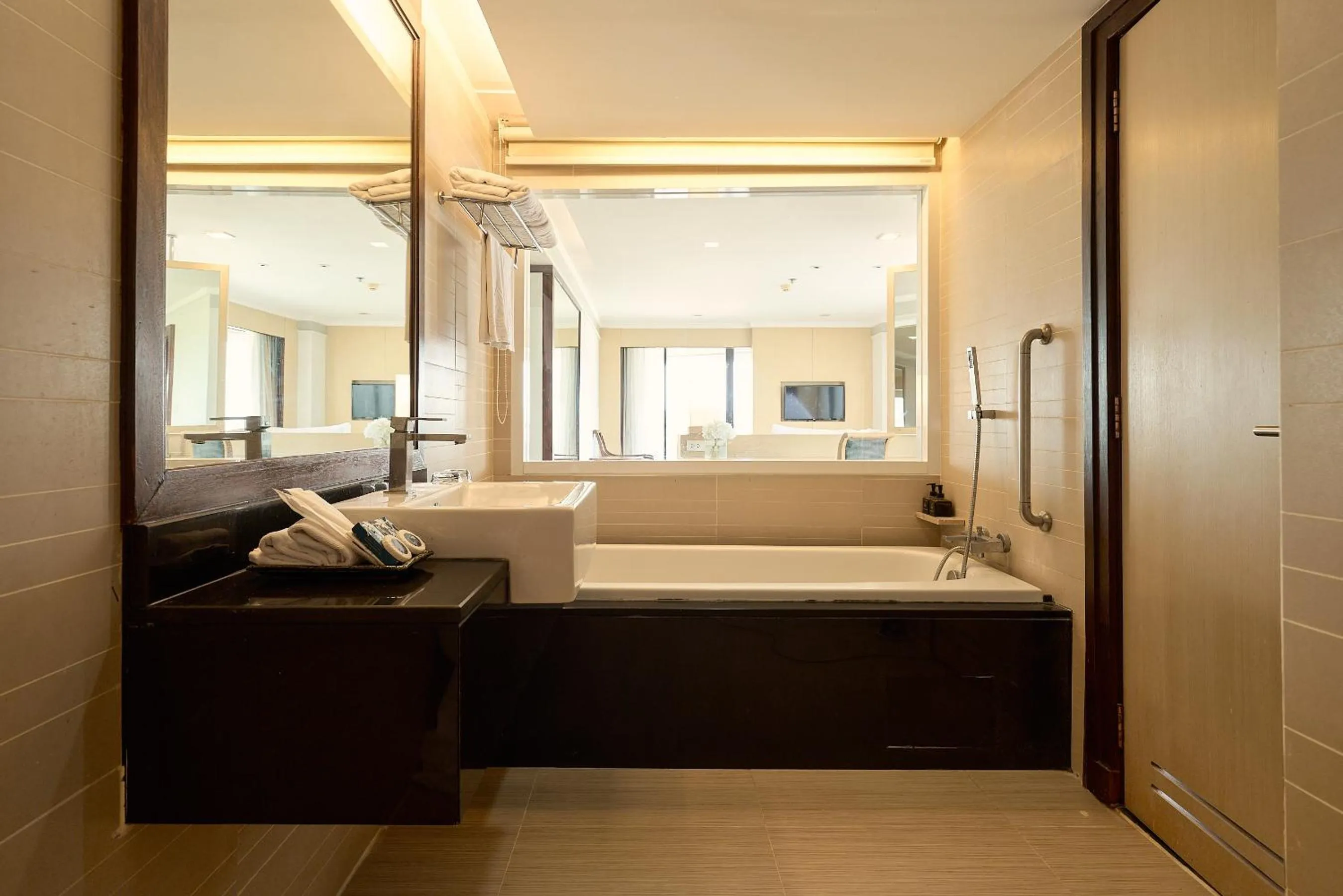 Guests, Bed in Rua Rasada Hotel - The Ideal Venue for Meetings & Events