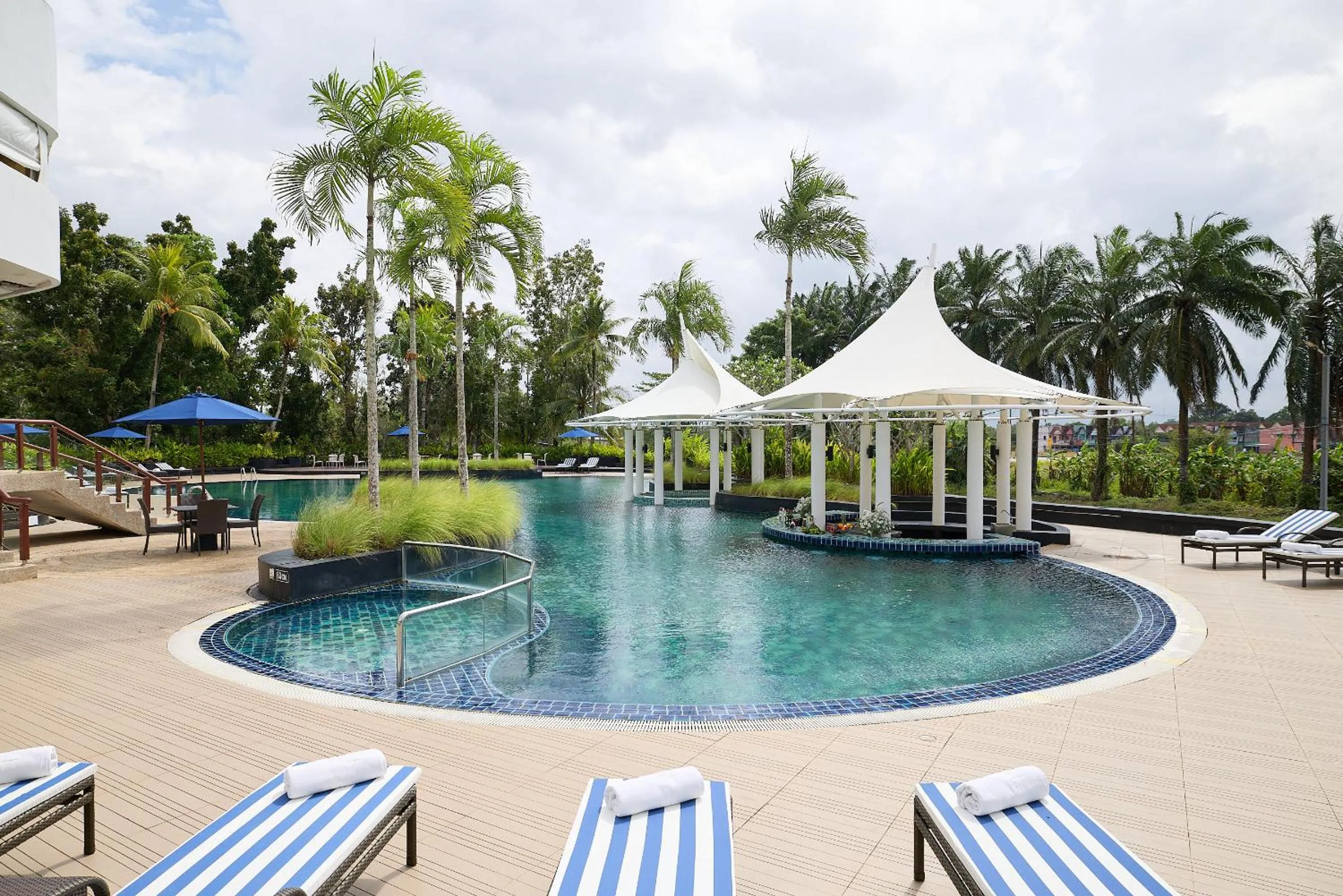 Swimming pool in Rua Rasada Hotel - The Ideal Venue for Meetings & Events