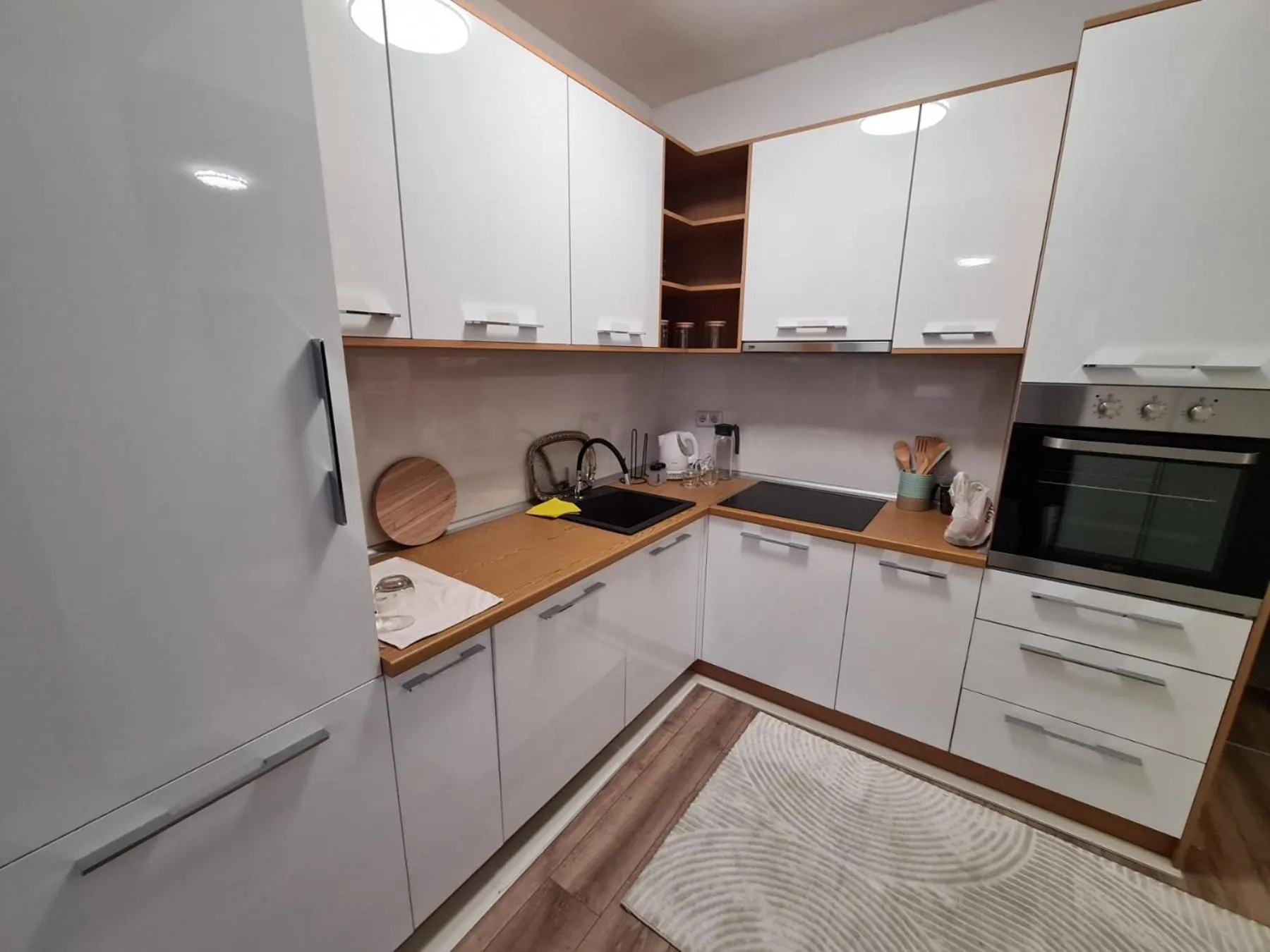 Kitchen or kitchenette in Hotel Kakanj