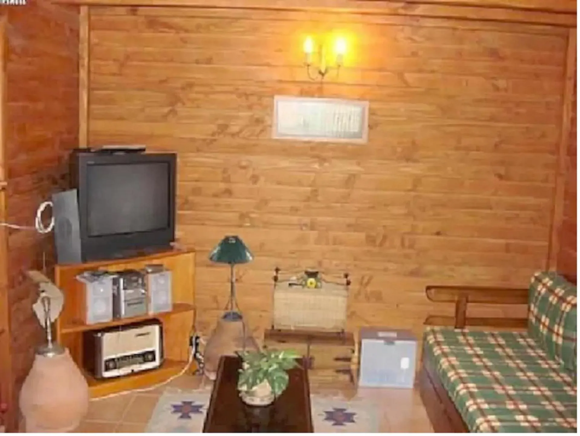 Living room, Bed in Ocean View Cottage