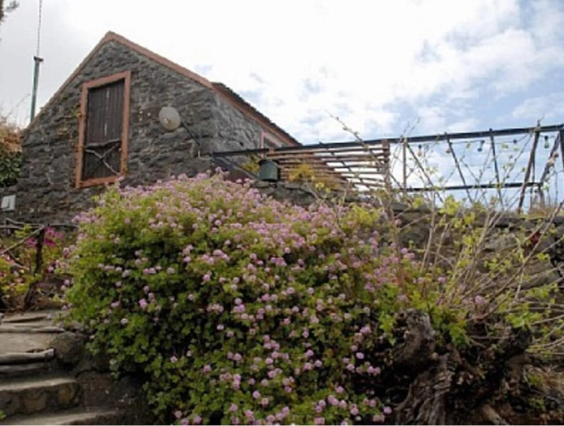 Facade/entrance in Ocean View Cottage