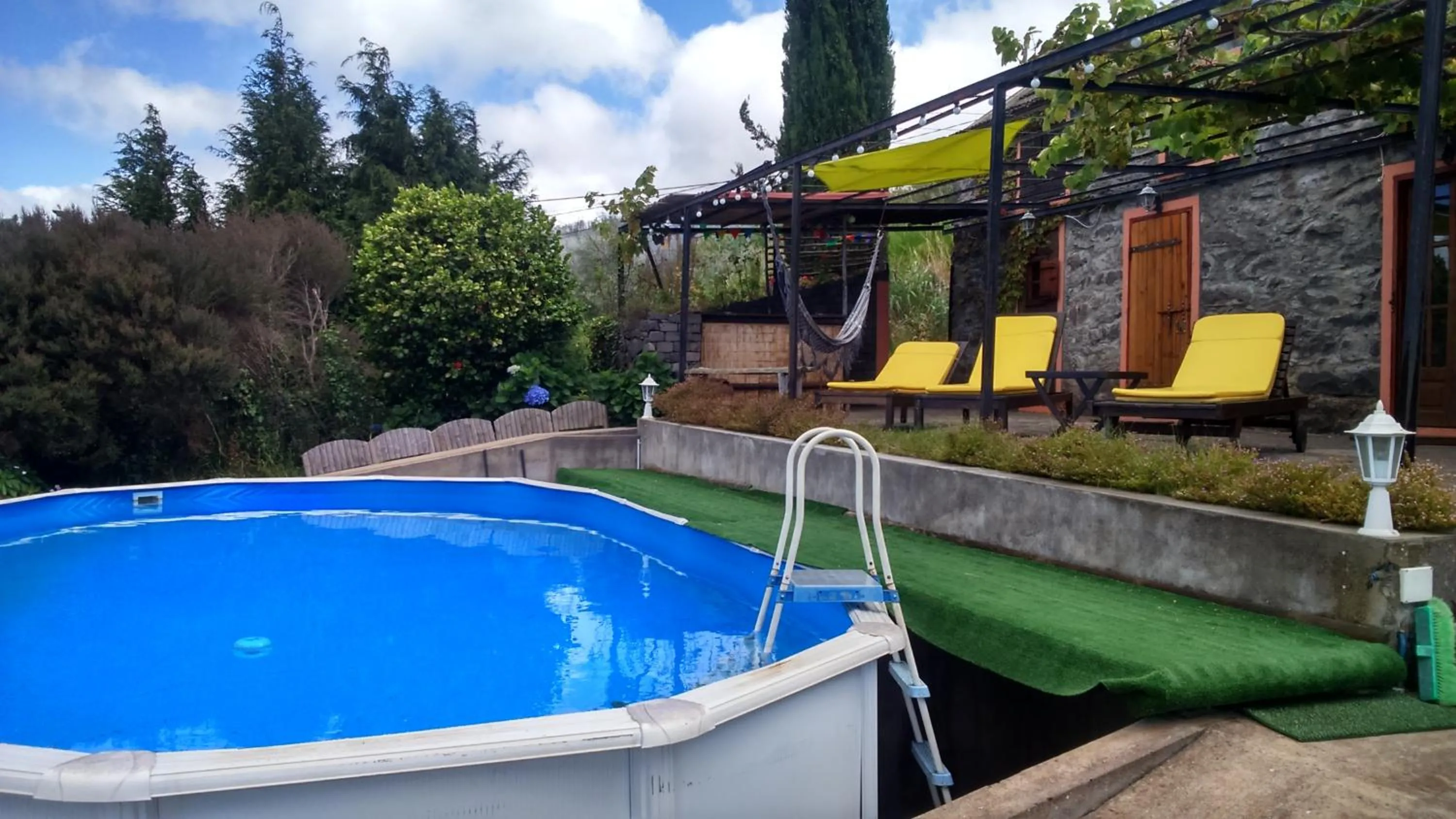 Swimming pool in Ocean View Cottage