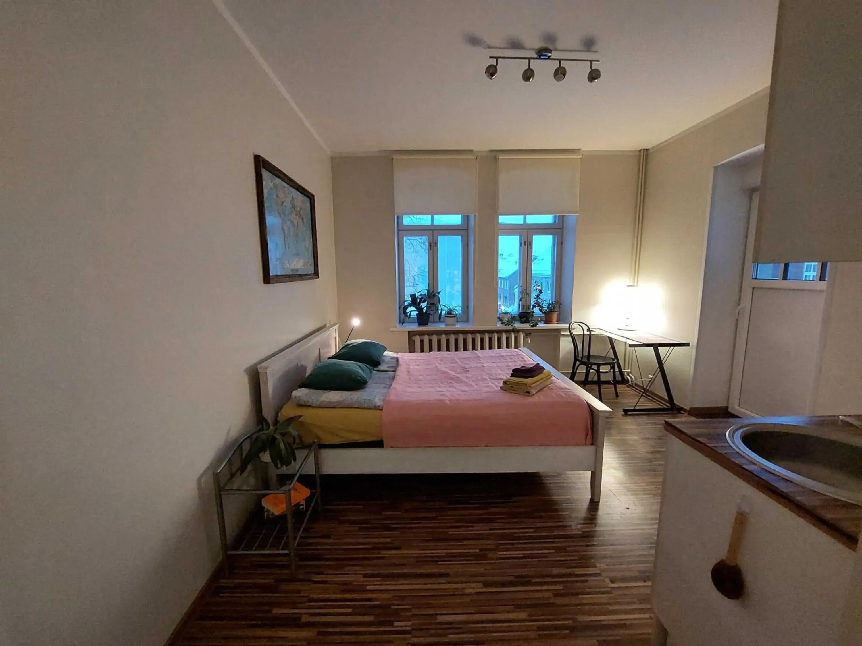 Studio Apartment with Kitchenette and Balcony in Looming Hostel Studio Apartment with Kitchenette and Balcony in Looming Hostel