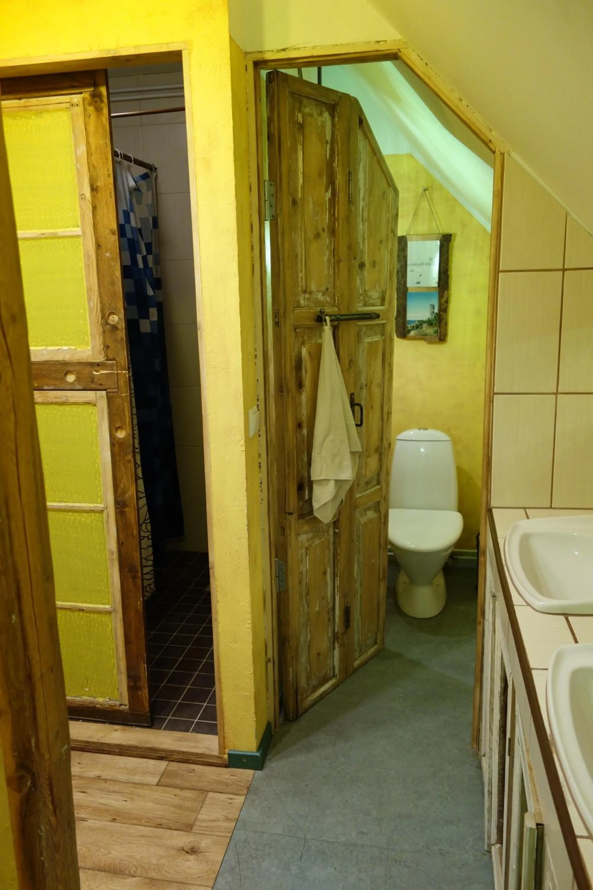 Shower in Looming Hostel