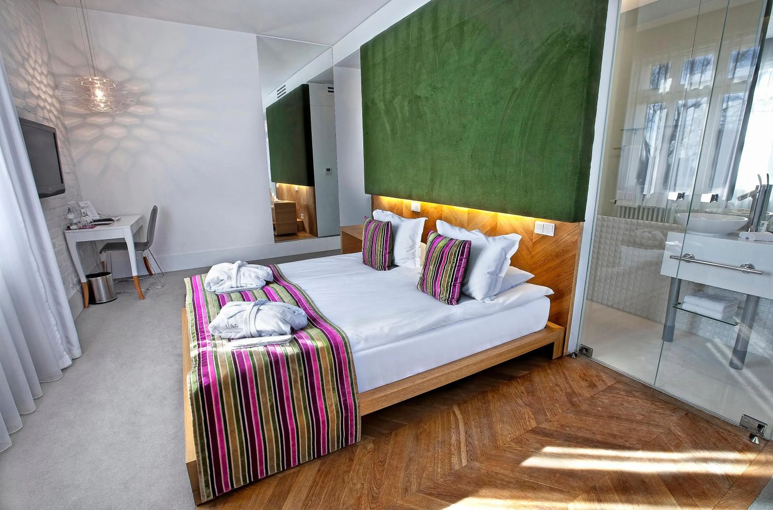 Photo of the whole room, Bed in Platinum Residence Boutique