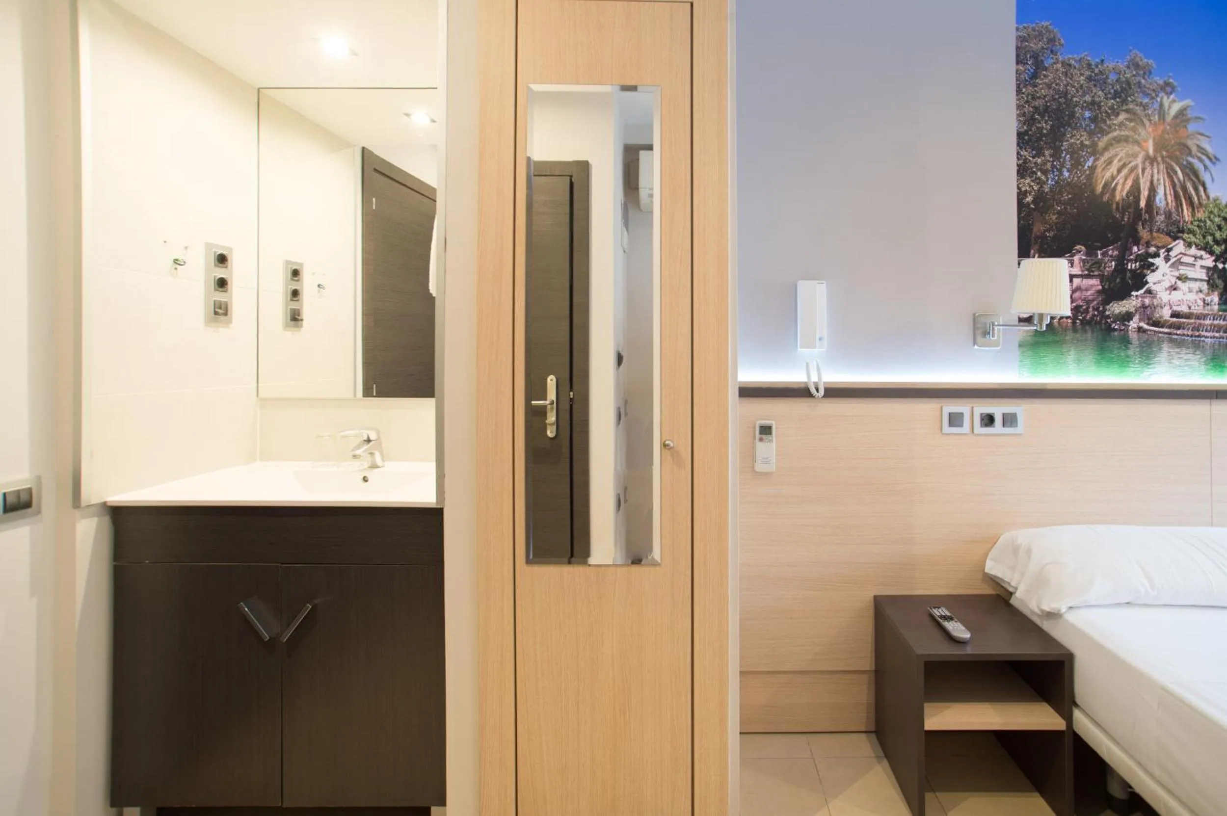 Decorative detail, Bed in Hostal Las Flores Ramblas