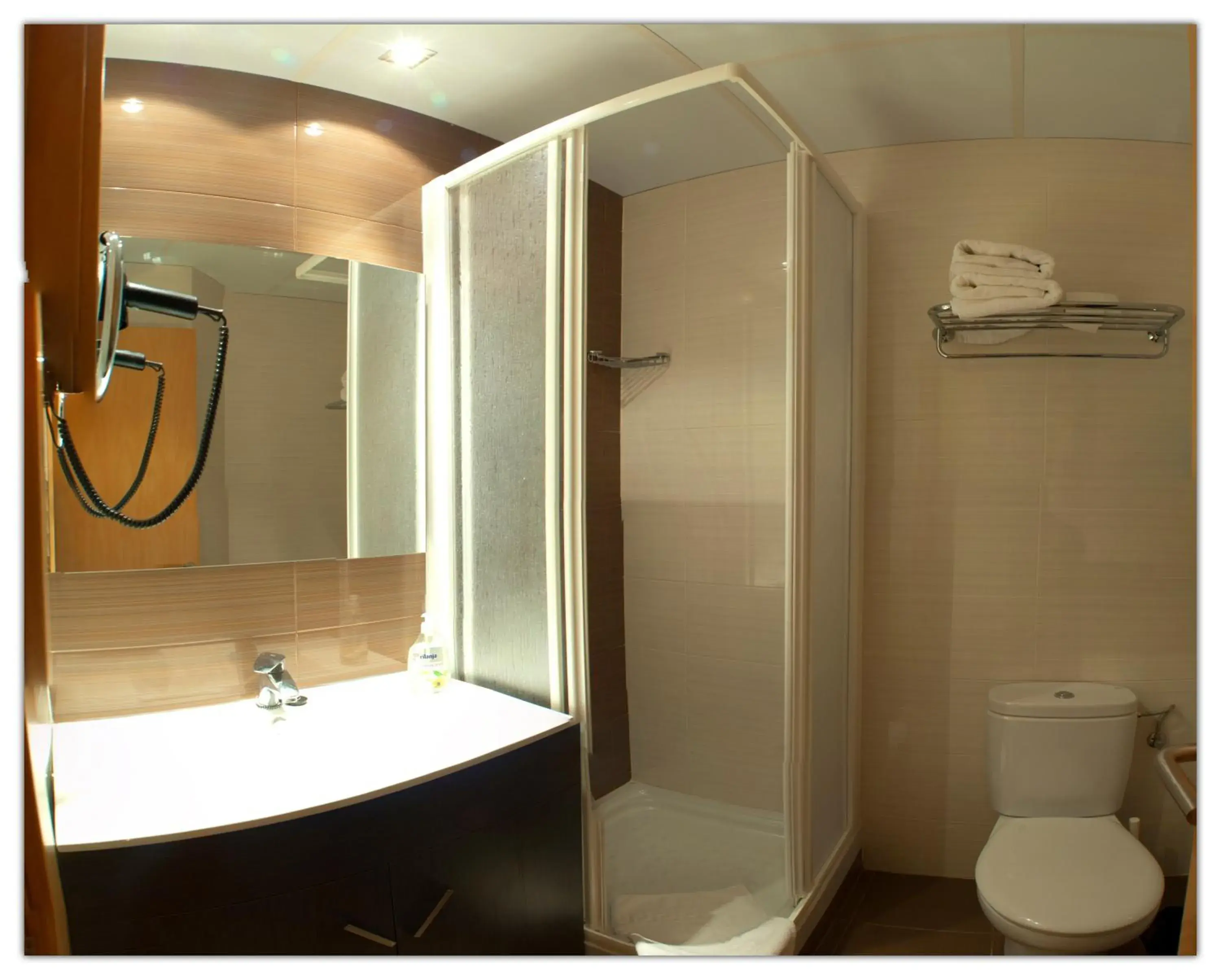 Double or Twin Room in Hostal Las Flores Ramblas Double or Twin Room in Hostal Las Flores Ramblas