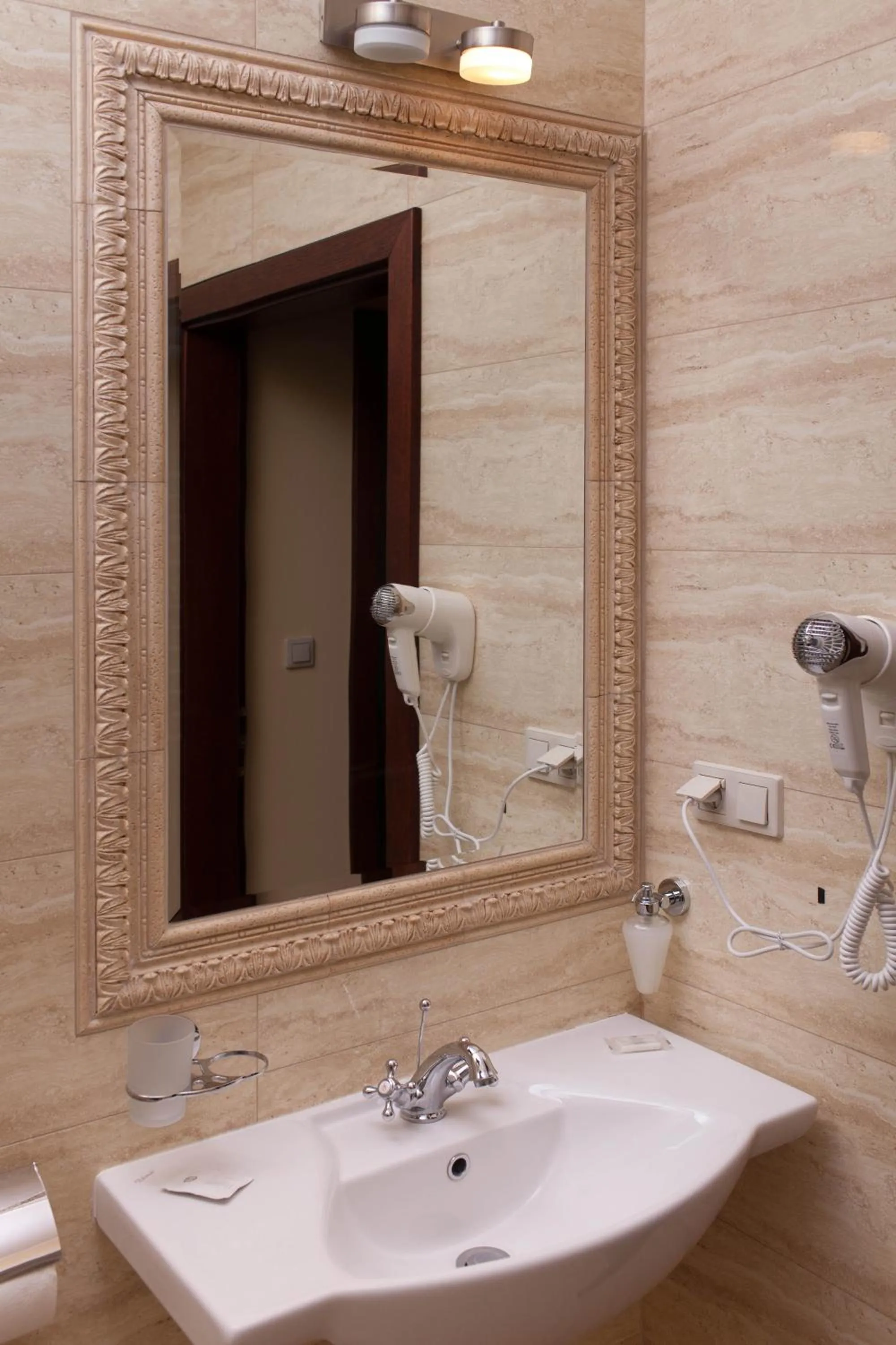 Bathroom in Senator Gran Via