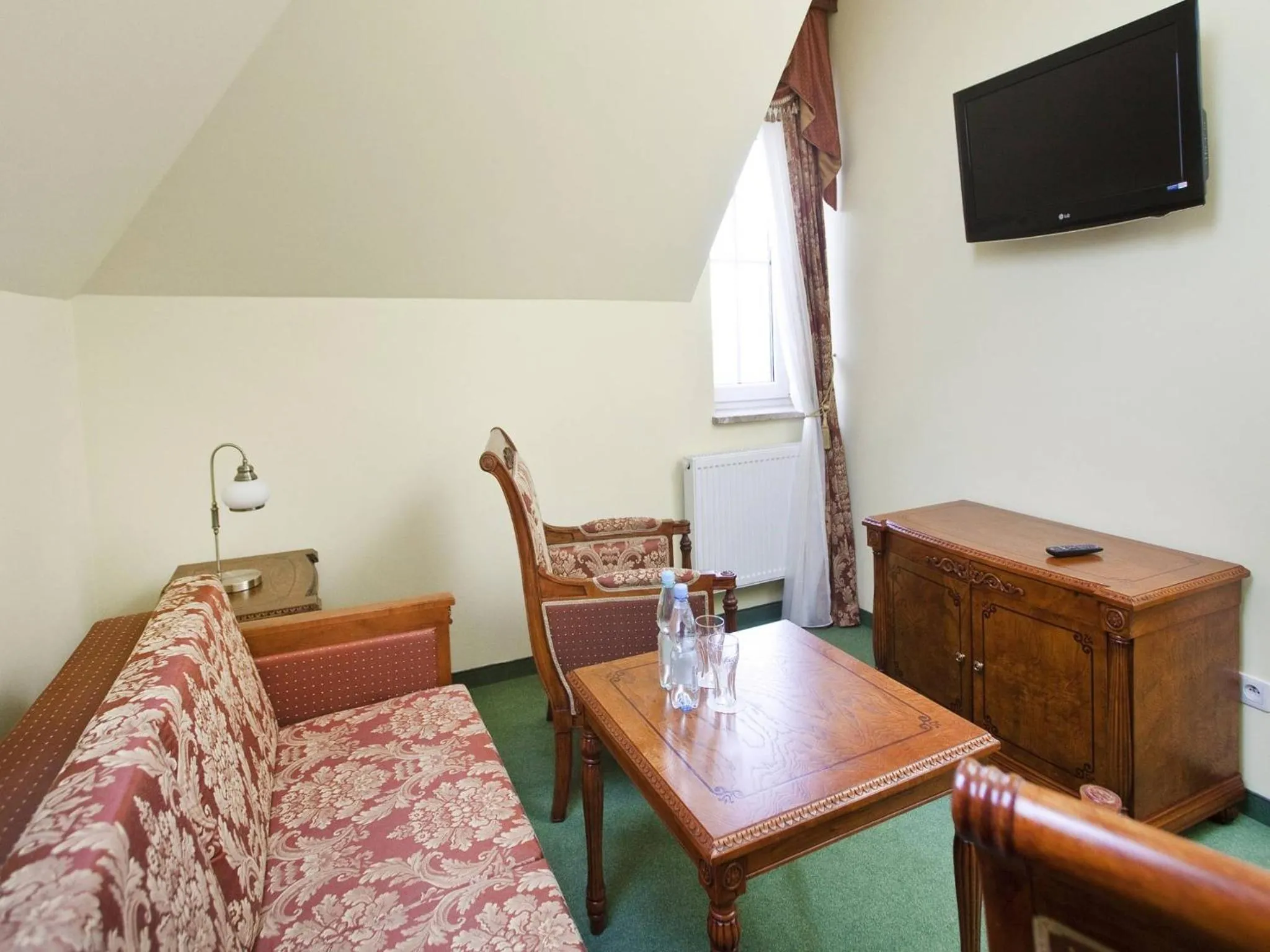 Photo of the whole room, Bed in Senator Gran Via