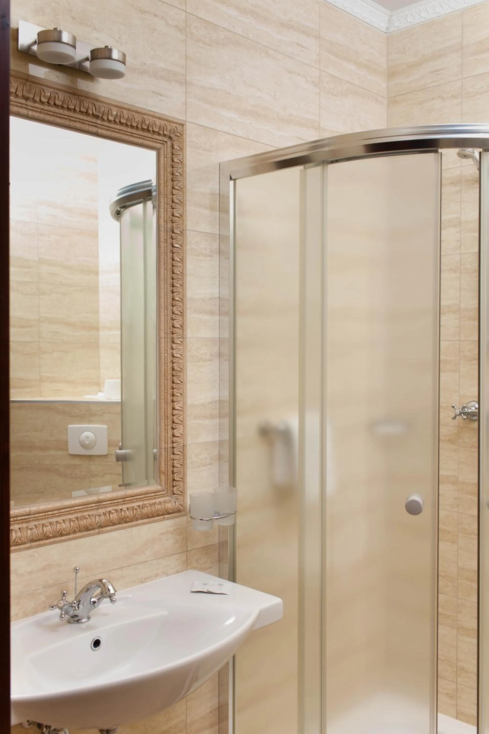 Bathroom in Senator Gran Via