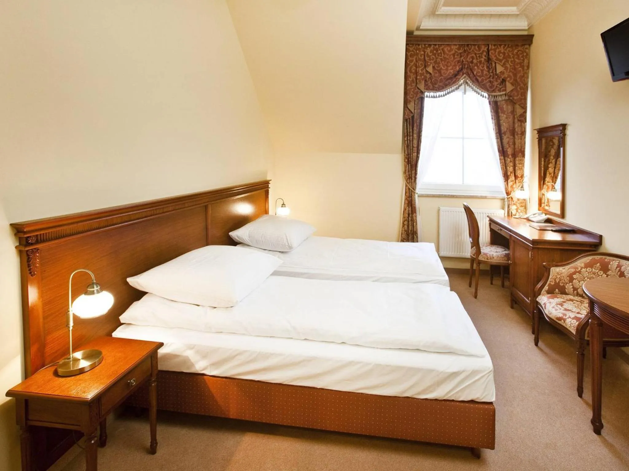 Photo of the whole room, Bed in Senator Gran Via