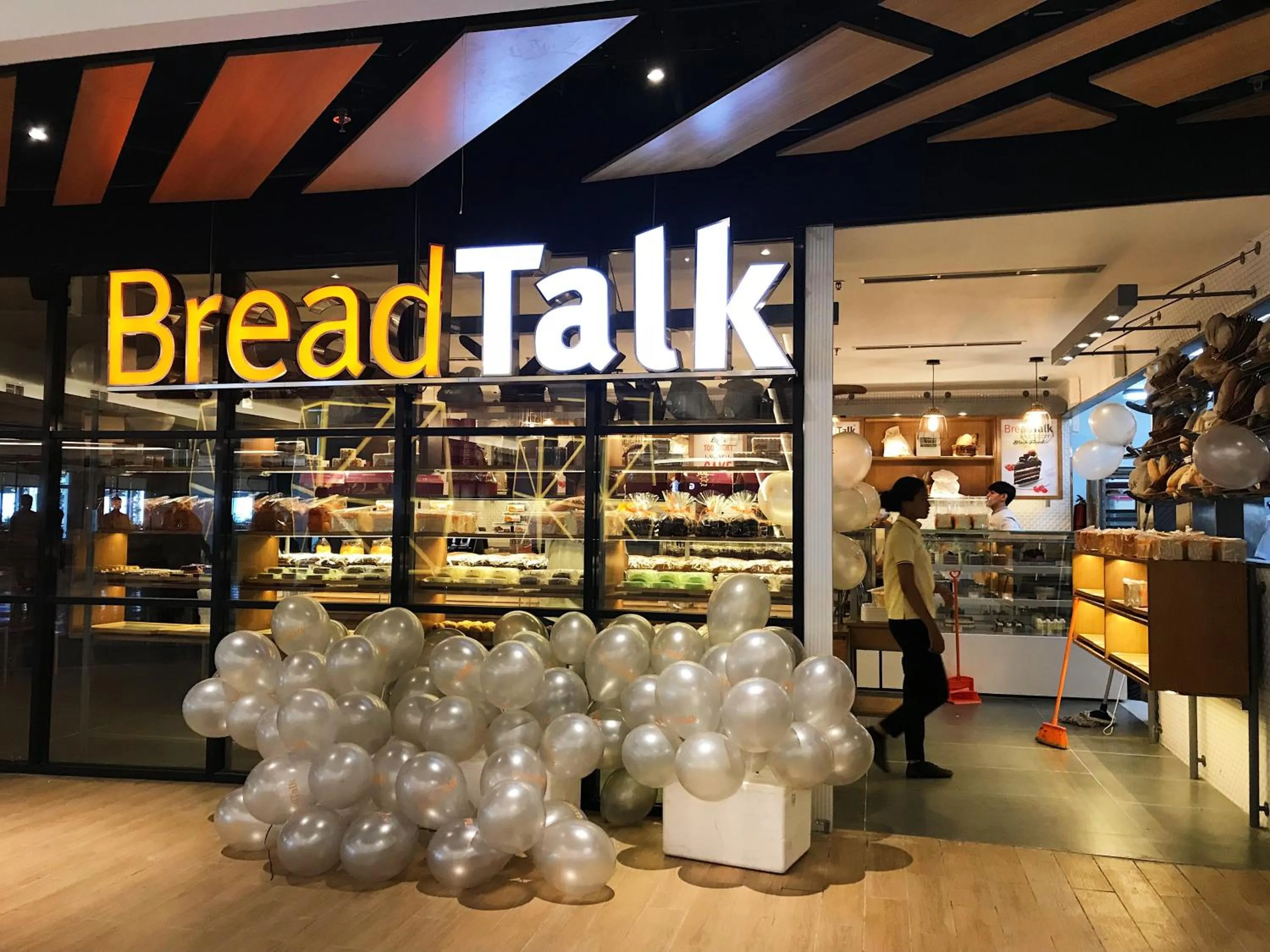 Restaurant/places to eat in Juno Jatinegara Jakarta