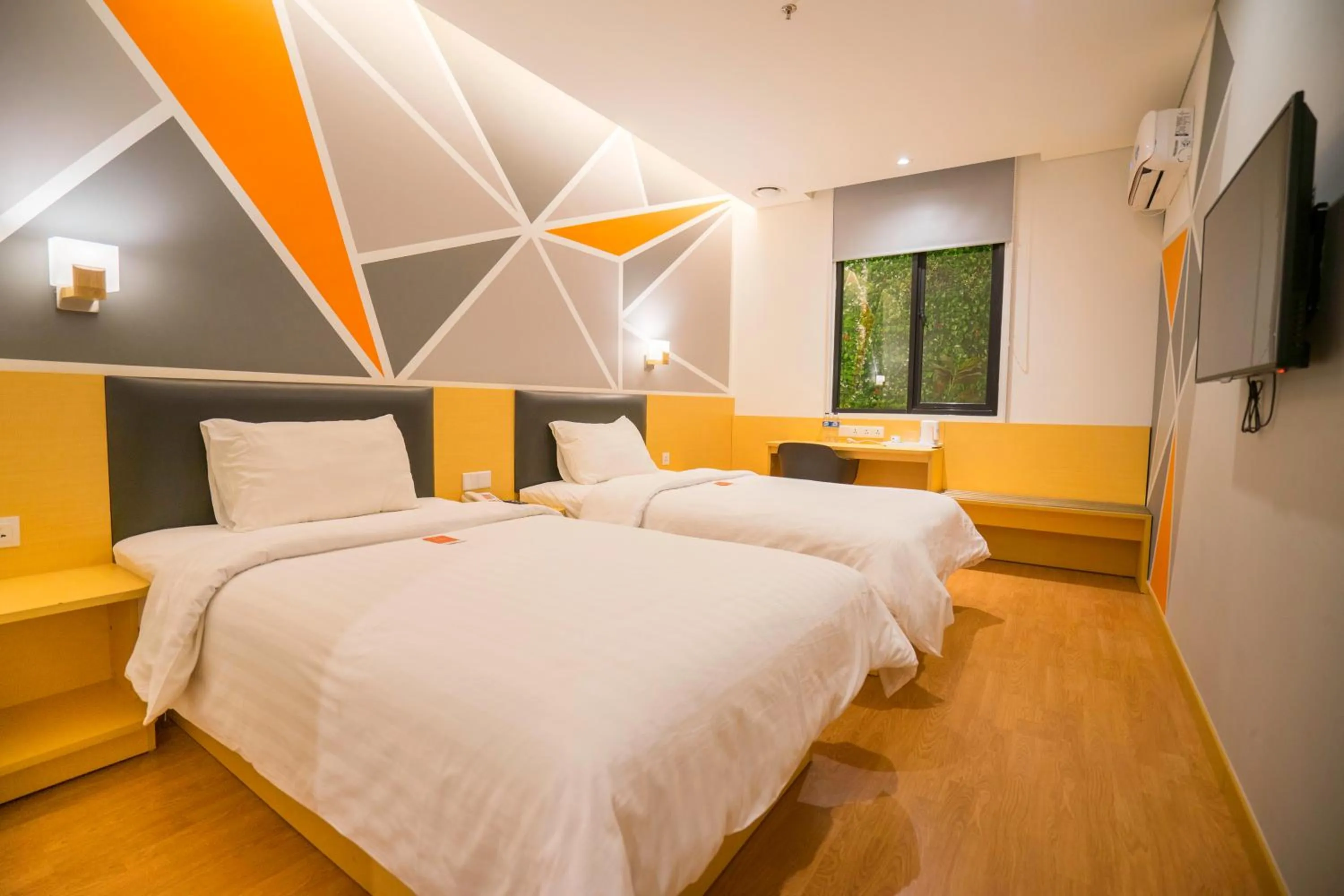 Bed in Juno Jatinegara Jakarta