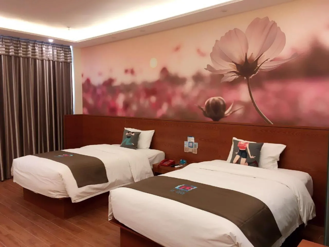 Bed in Pai Hotel Xian Zhonglou Huimin Street Subway Station