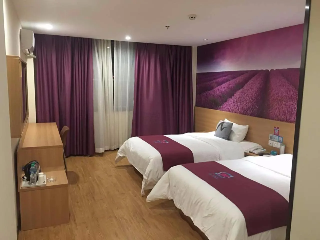 Bed in Pai Hotel Xian Zhonglou Huimin Street Subway Station