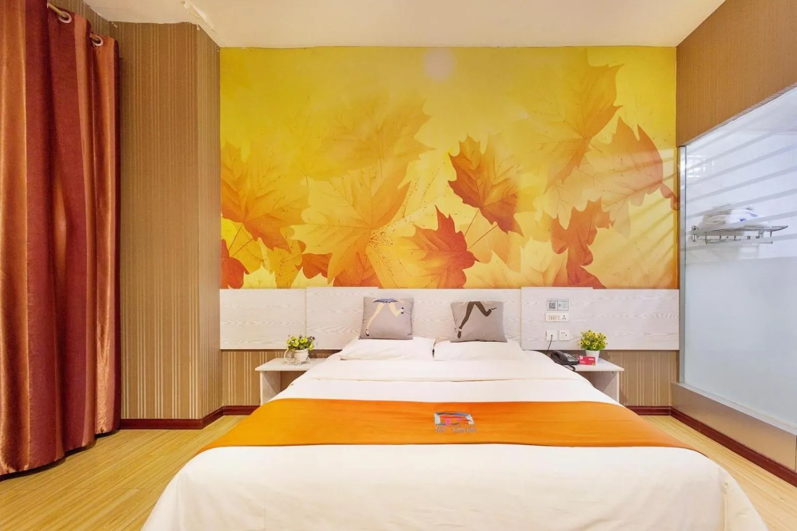 Bed in Pai Hotel Xian Zhonglou Huimin Street Subway Station