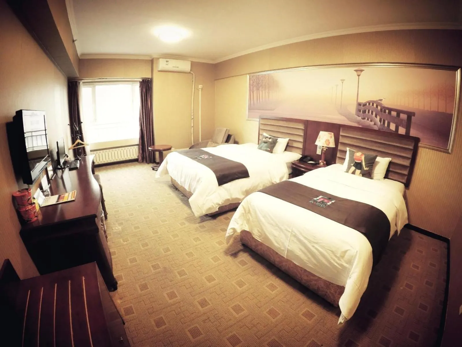 Bed in Pai Hotel Xian Zhonglou Huimin Street Subway Station