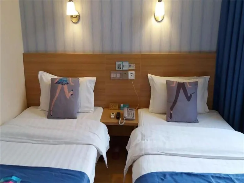 Bed in Pai Hotel Xian Zhonglou Huimin Street Subway Station