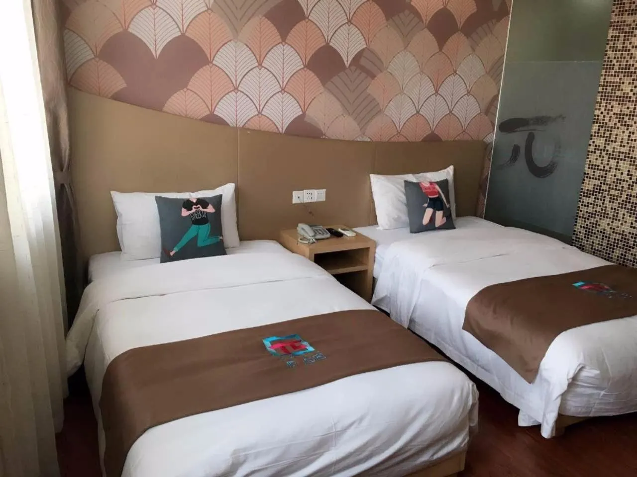 Bed in Pai Hotel Xian Zhonglou Huimin Street Subway Station