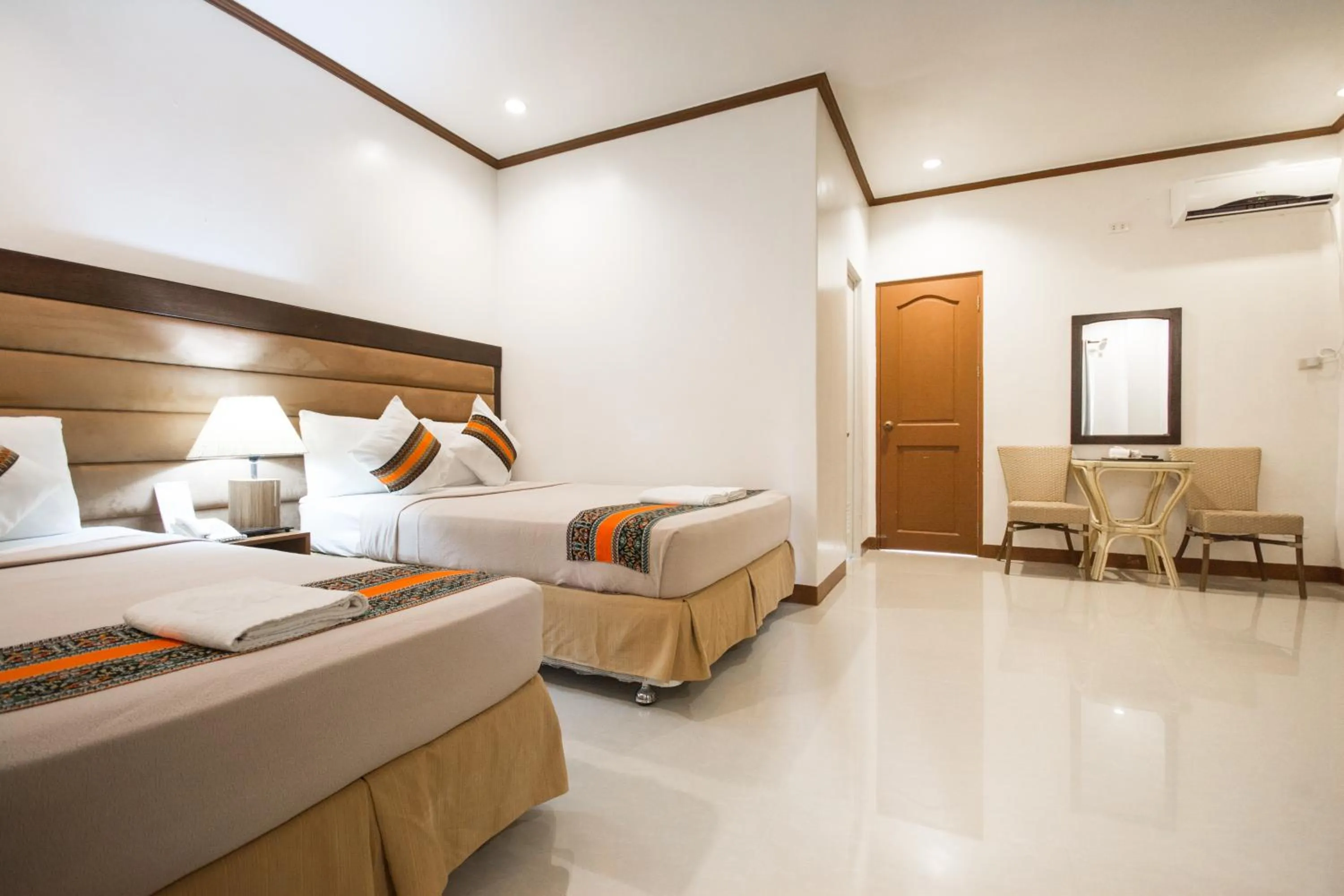 Photo of the whole room, Bed in Sur Beach Resort Boracay