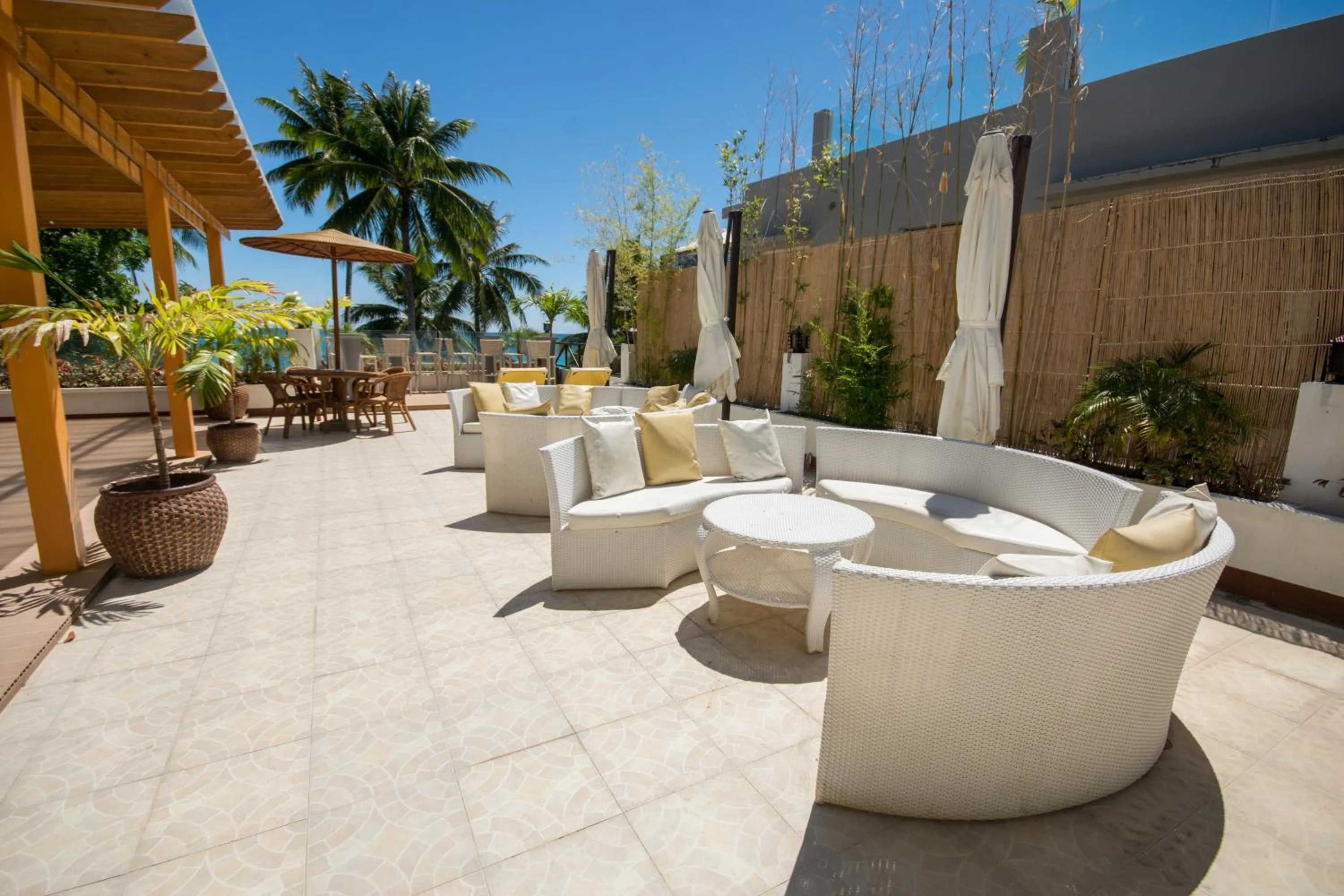 Lounge or bar in Sur Beach Resort Boracay