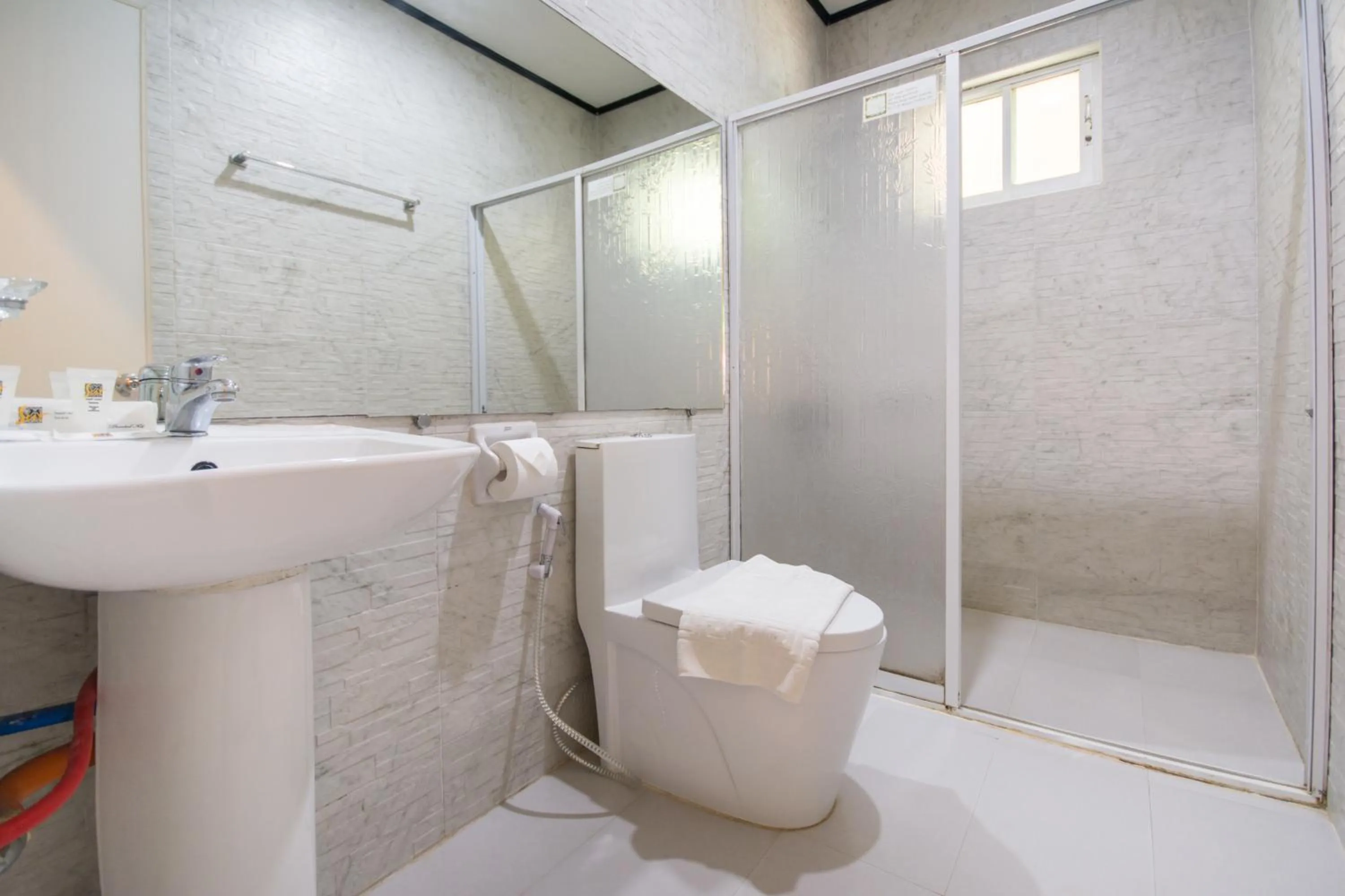 Bathroom in Sur Beach Resort Boracay