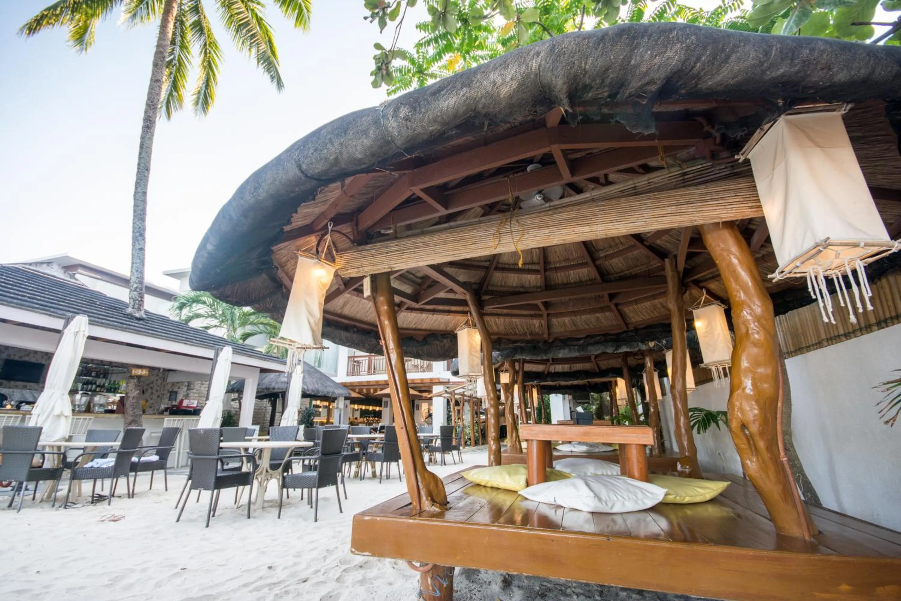 Restaurant/places to eat in Sur Beach Resort Boracay