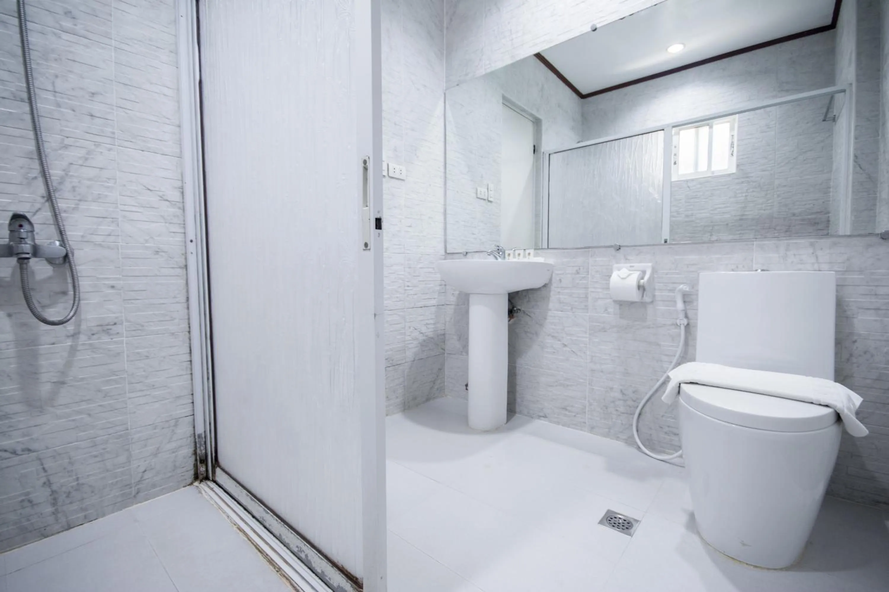 Bathroom in Sur Beach Resort Boracay