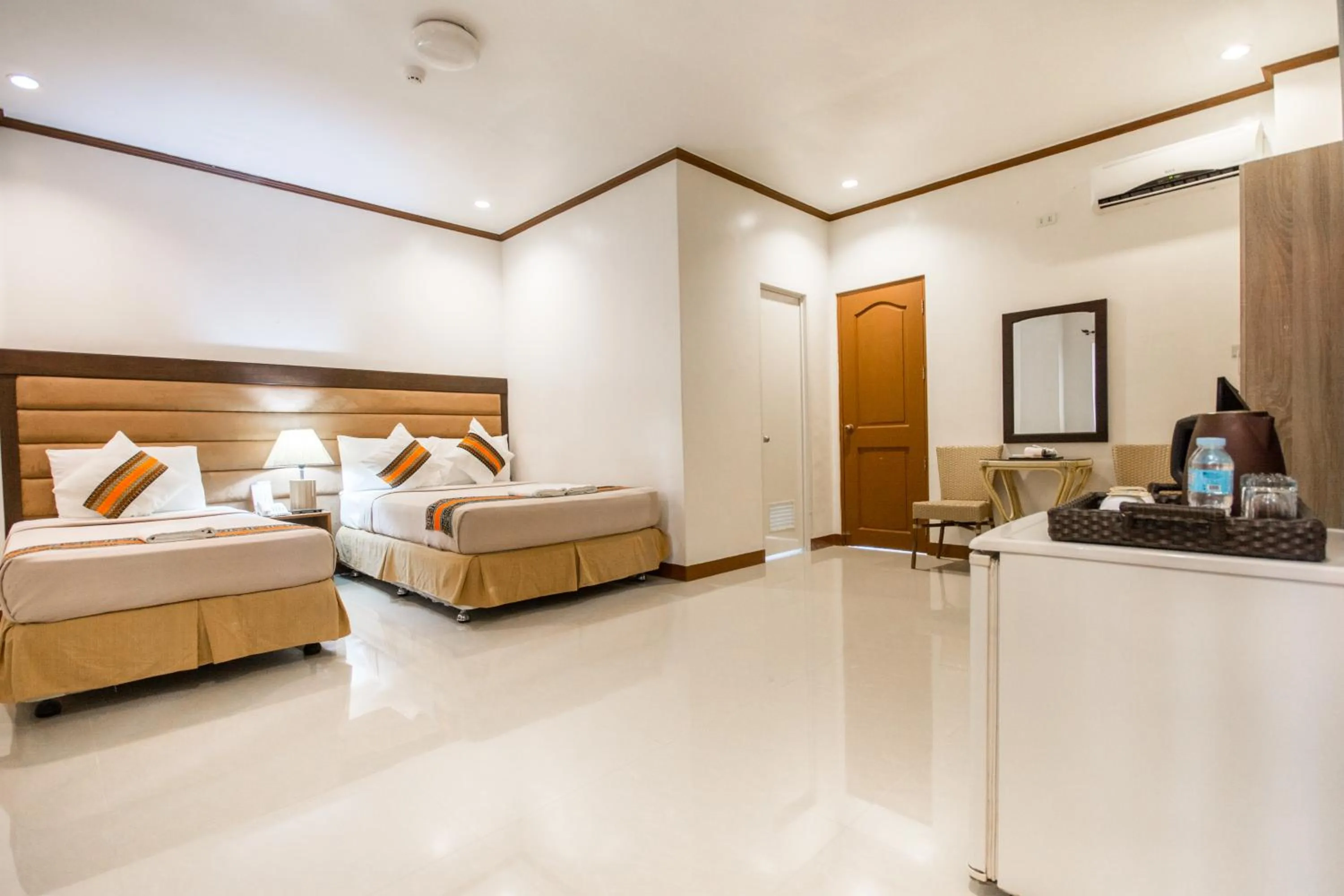 Photo of the whole room, Bed in Sur Beach Resort Boracay