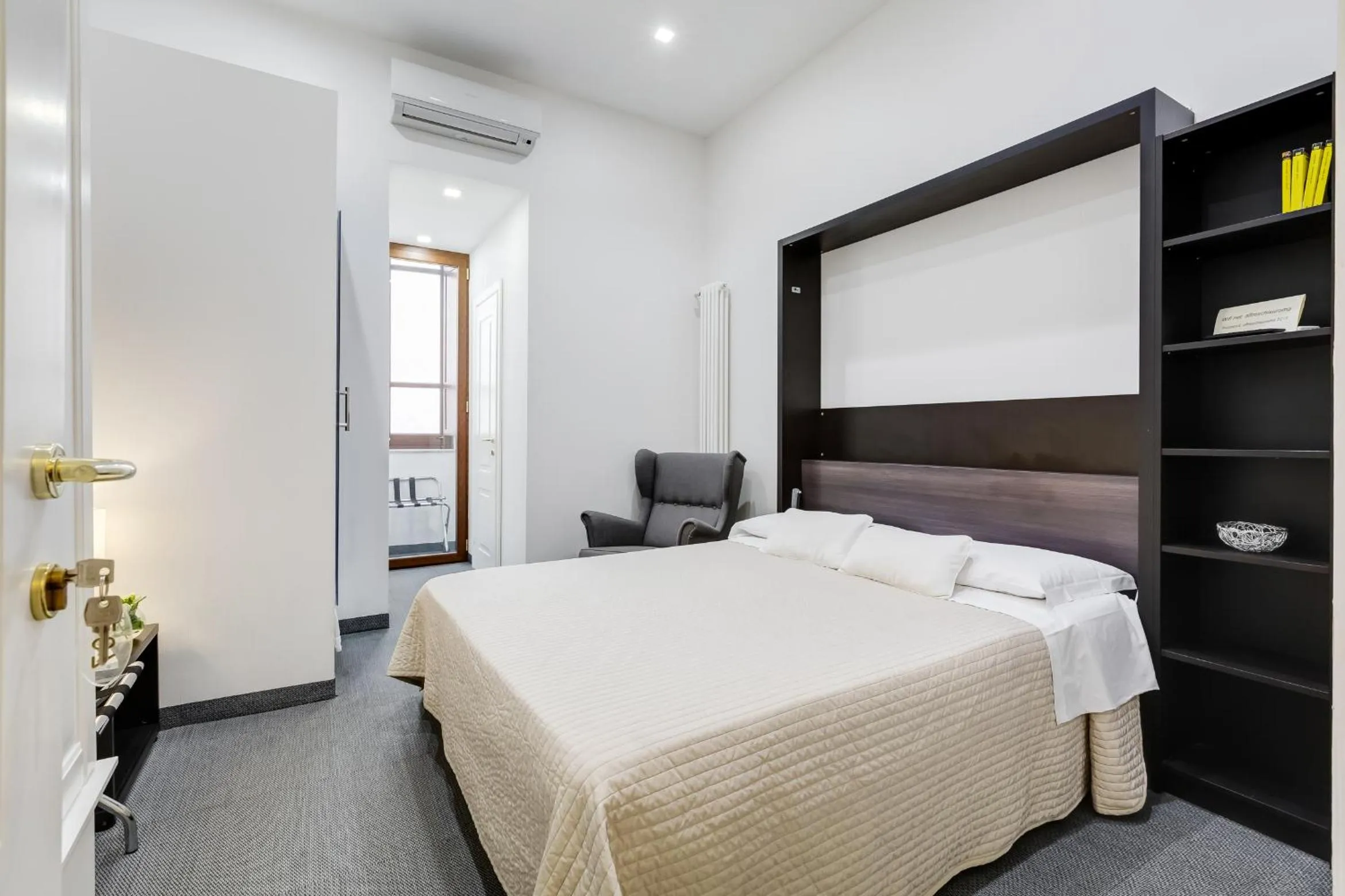 Photo of the whole room, Bed in Affreschi Su Roma Luxury B&B